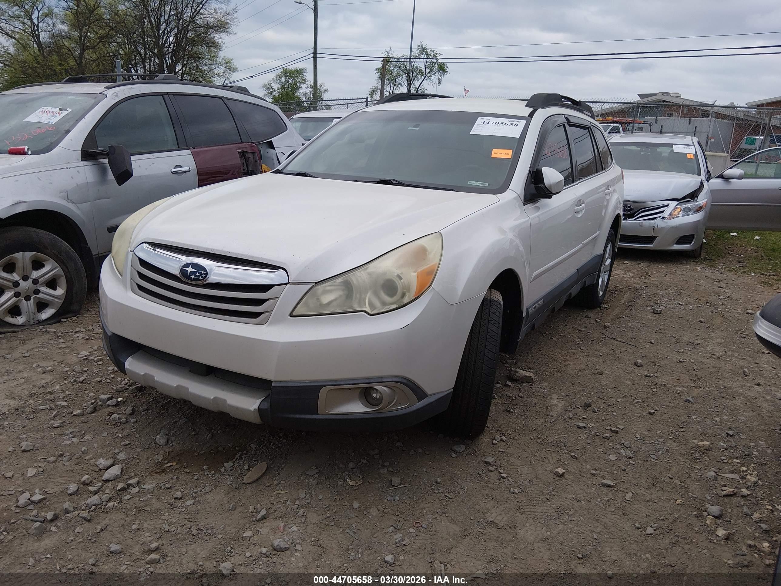 SUBARU OUTBACK image 2