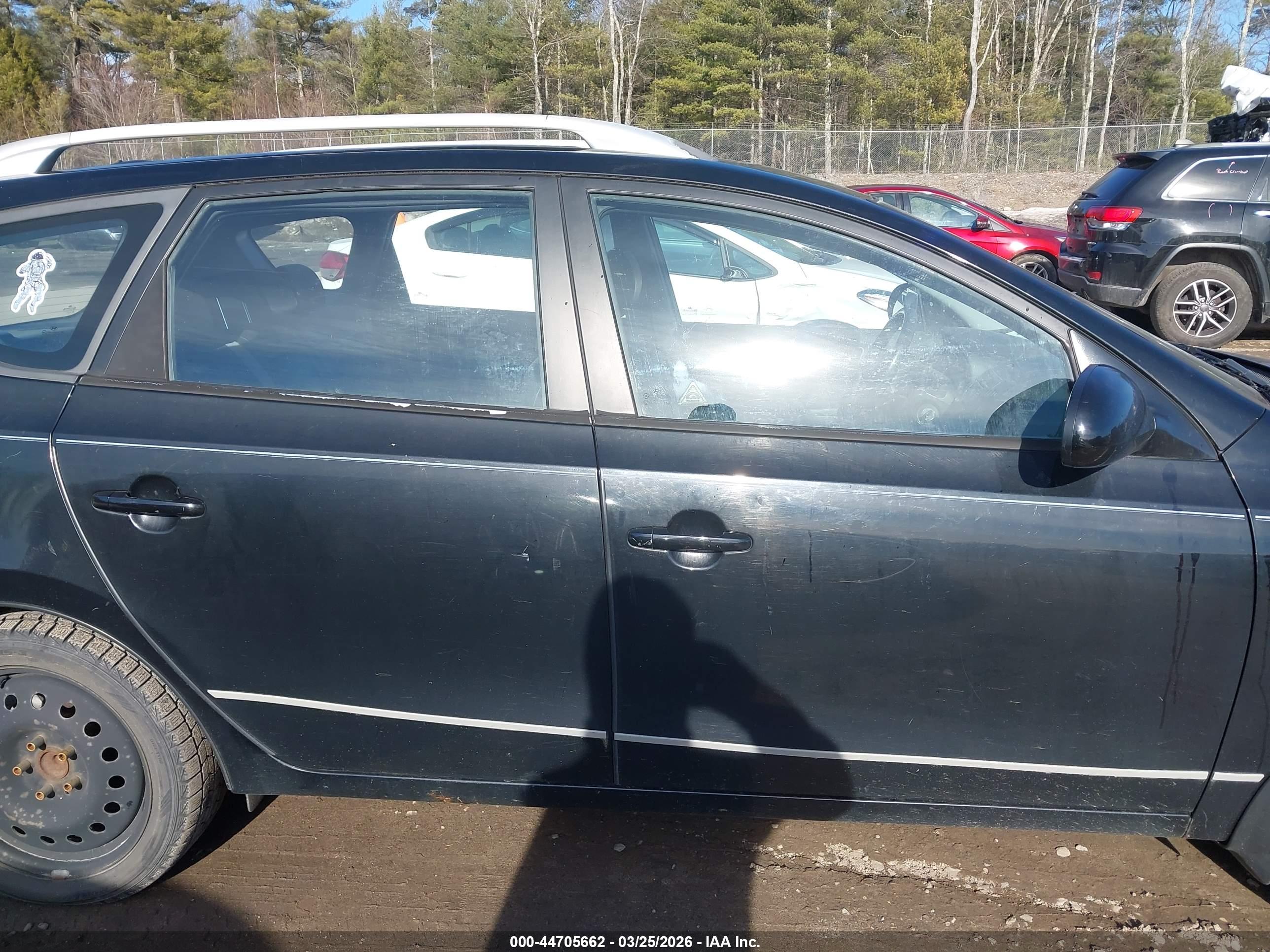 HYUNDAI ELANTRA image 6