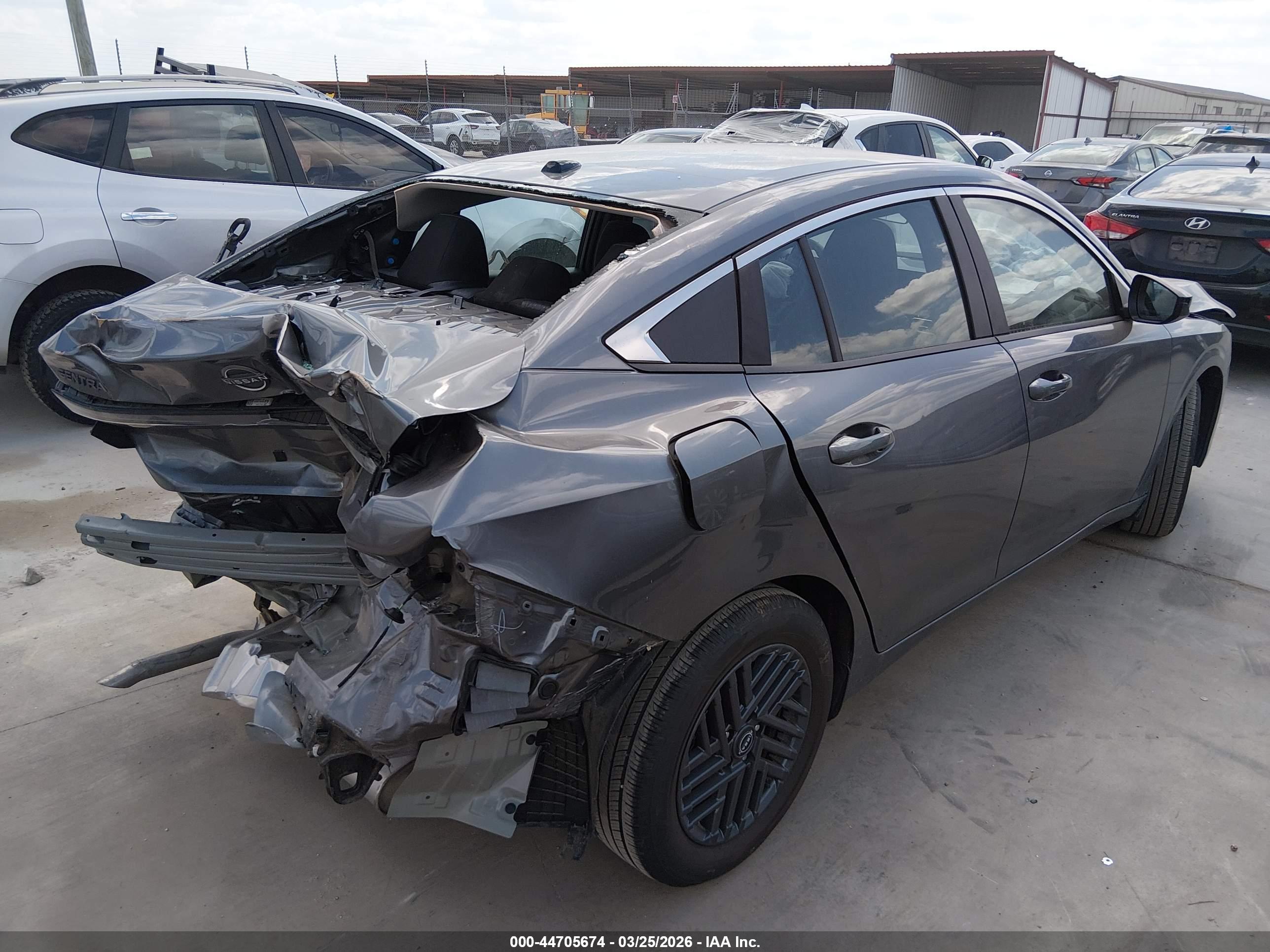 NISSAN SENTRA image 4