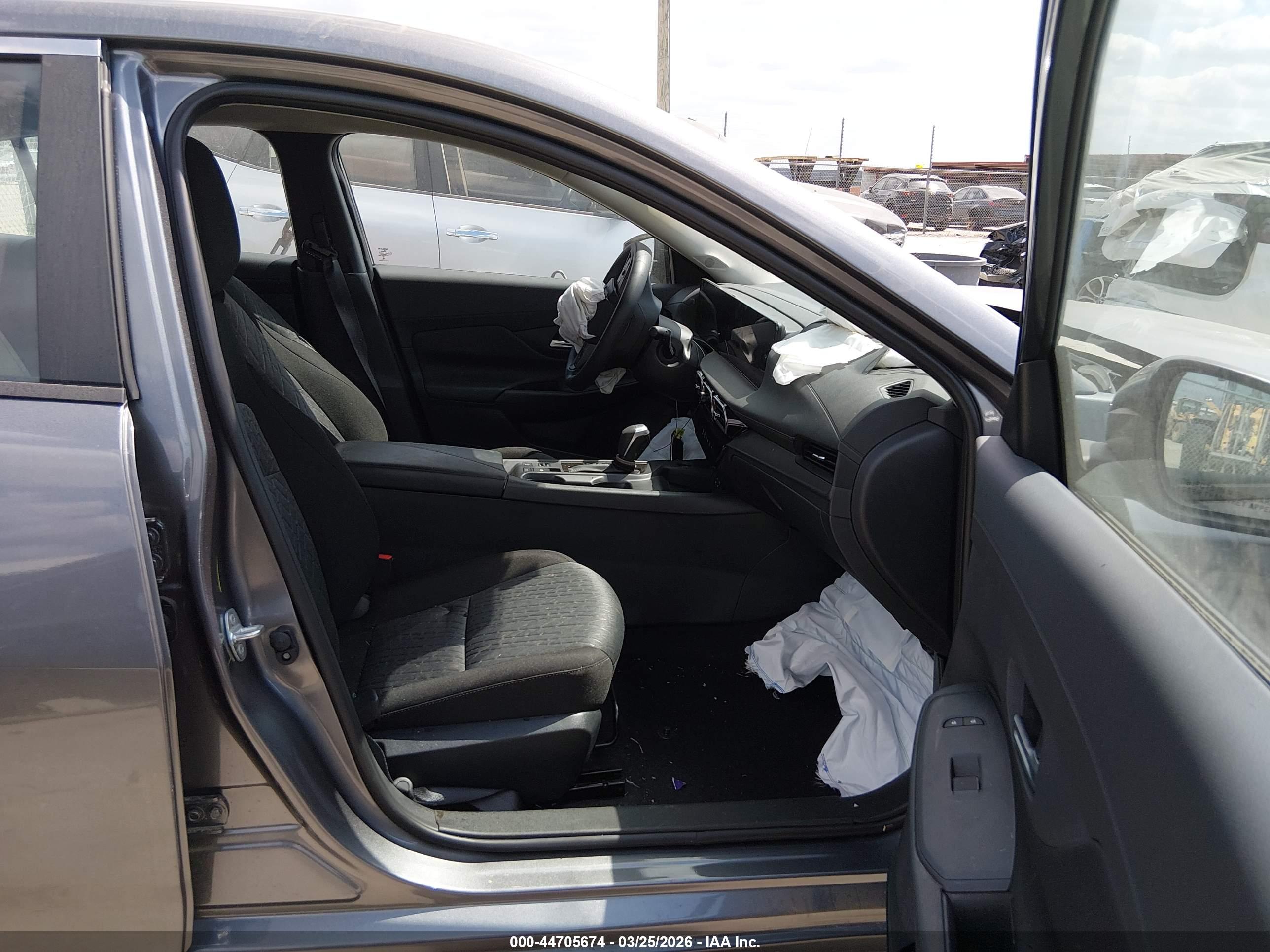NISSAN SENTRA image 5