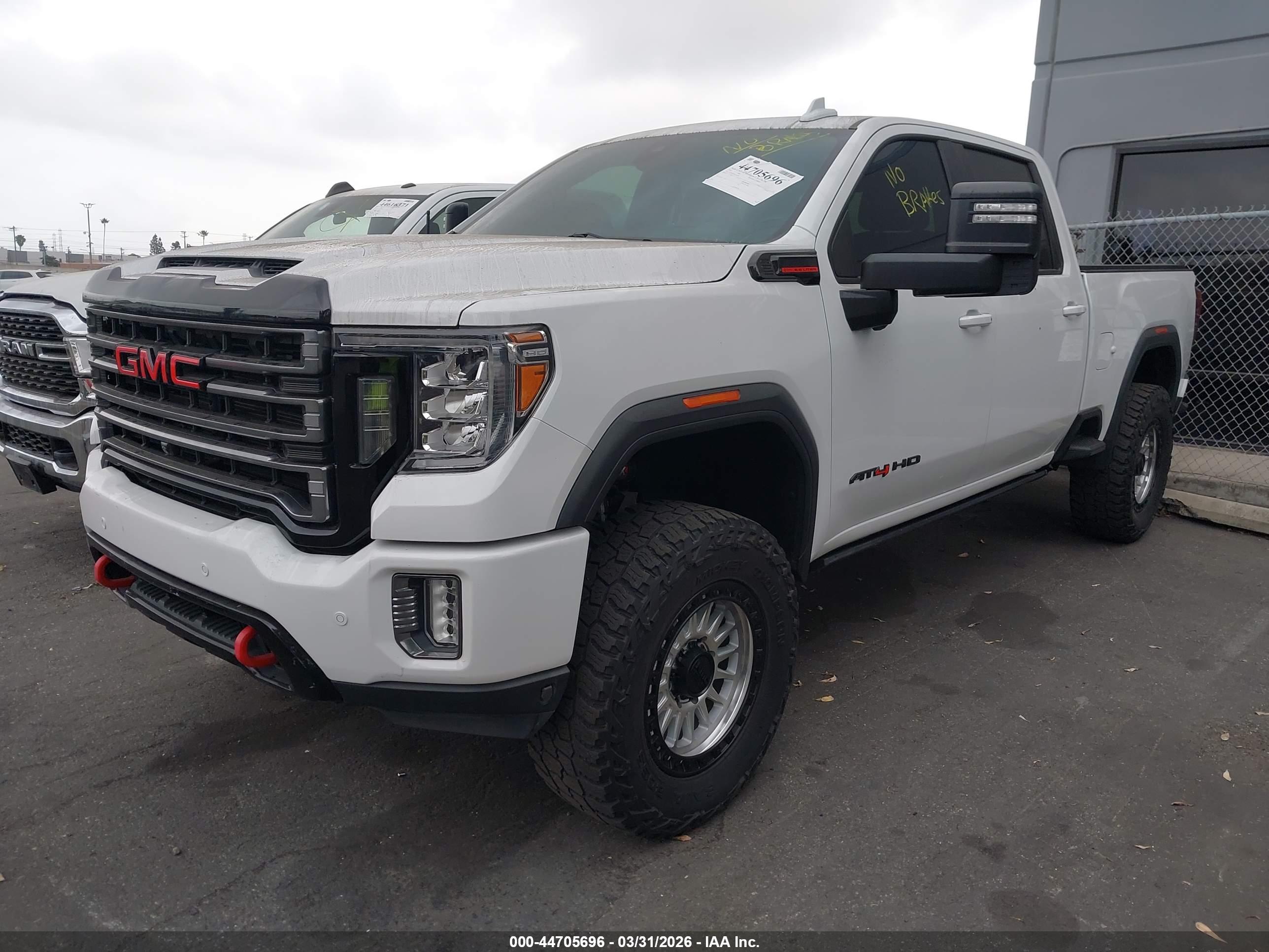 GMC SIERRA image 2