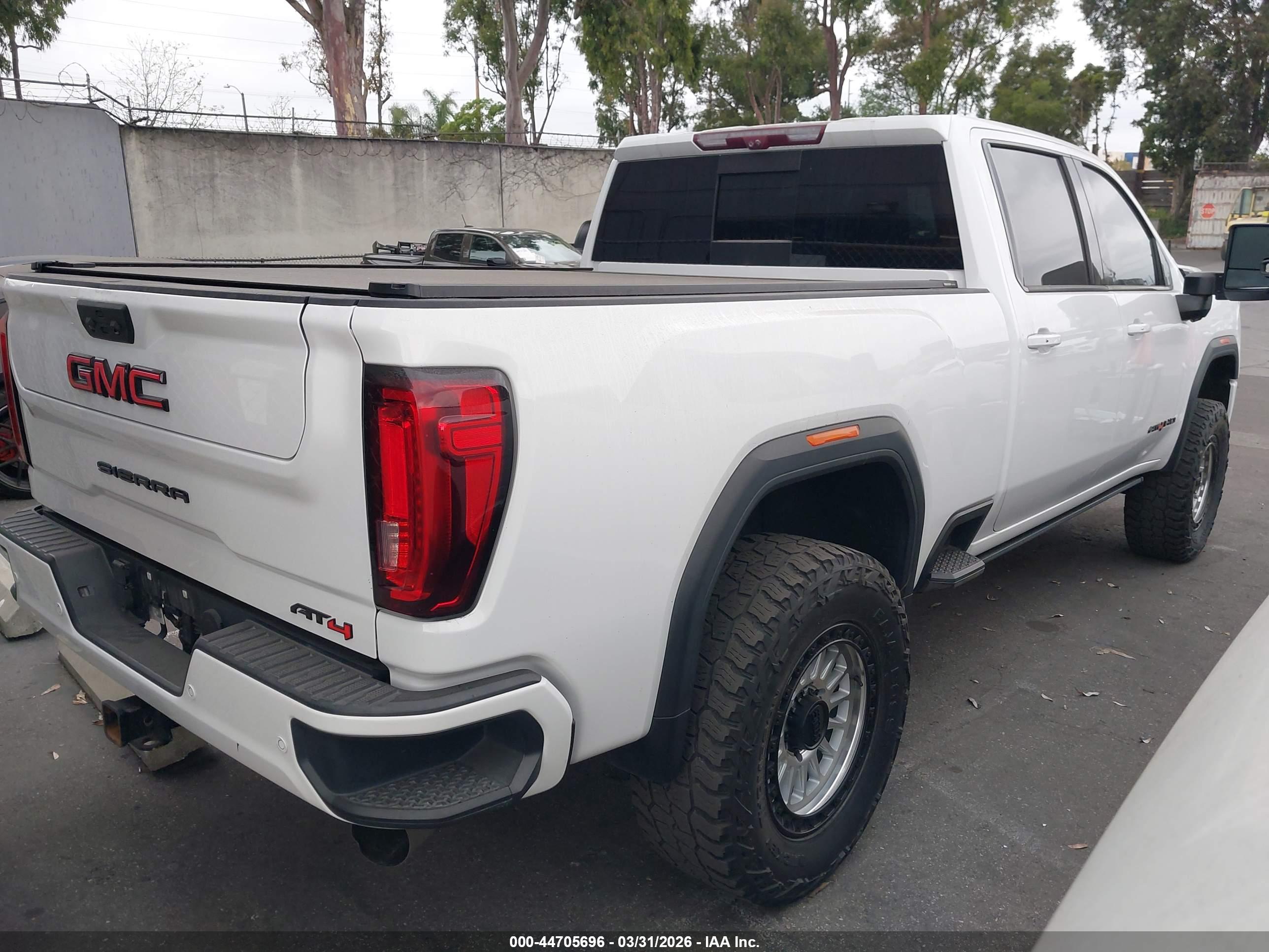 GMC SIERRA image 4