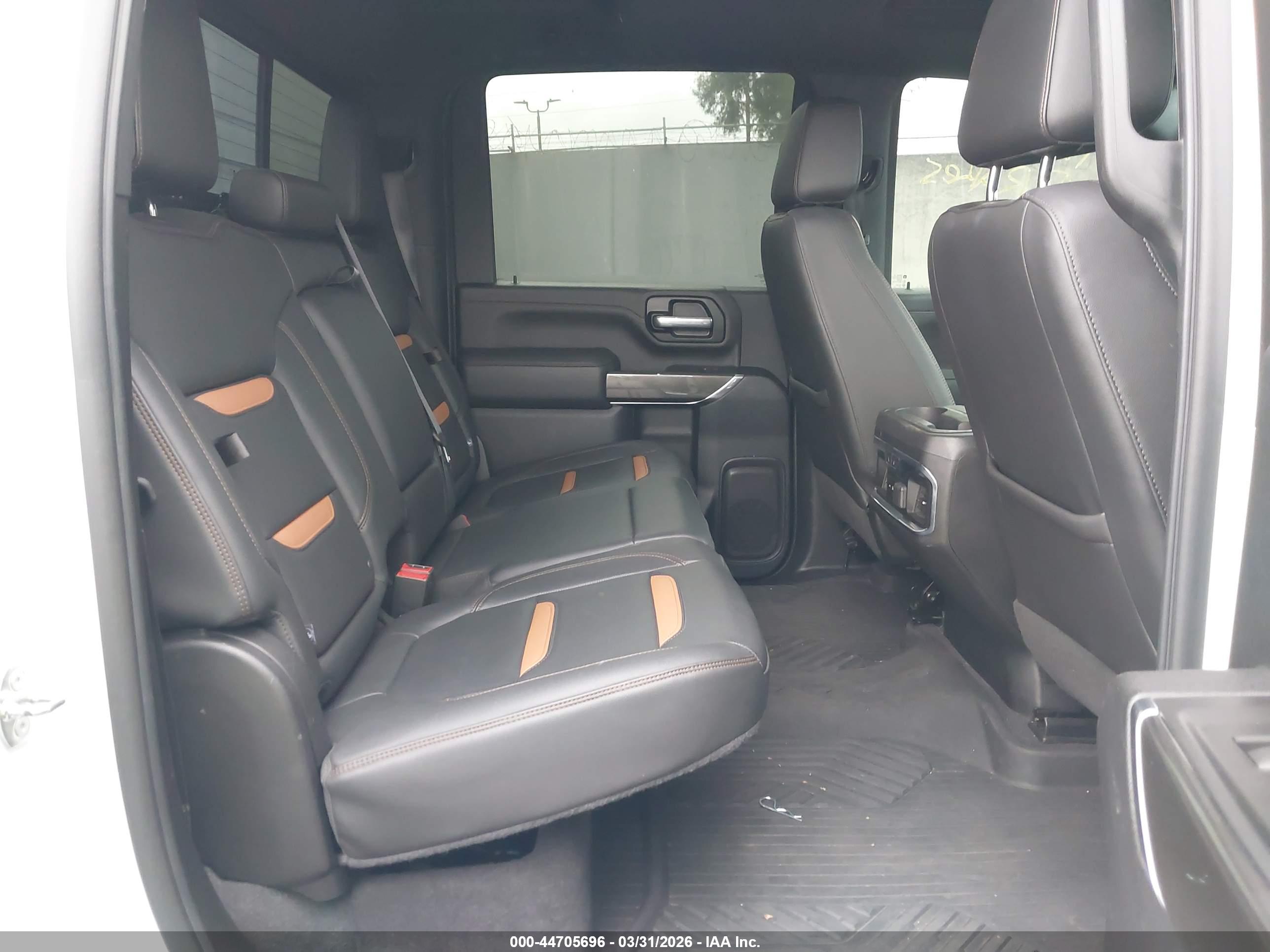 GMC SIERRA image 8