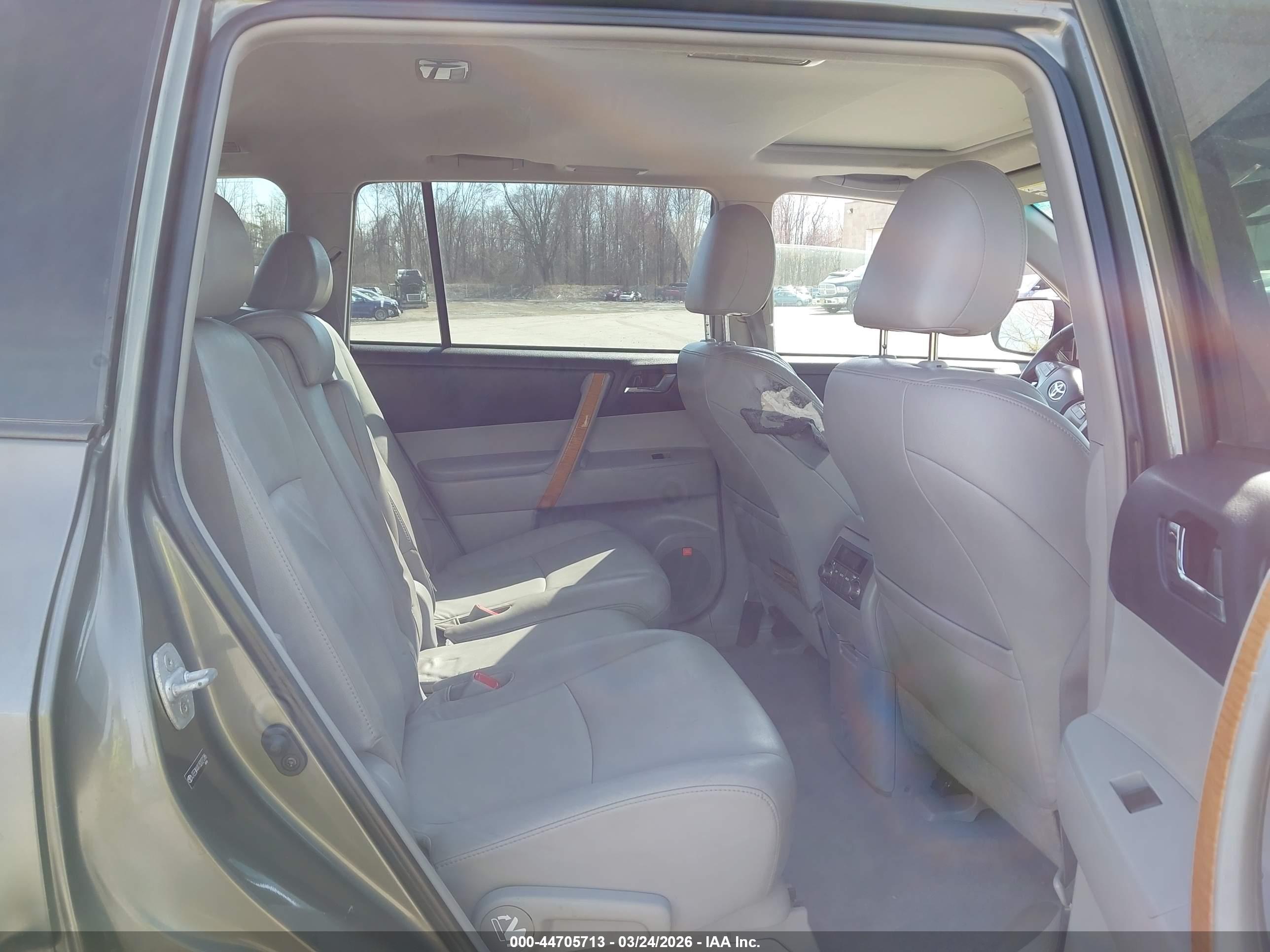 TOYOTA HIGHLANDER image 8