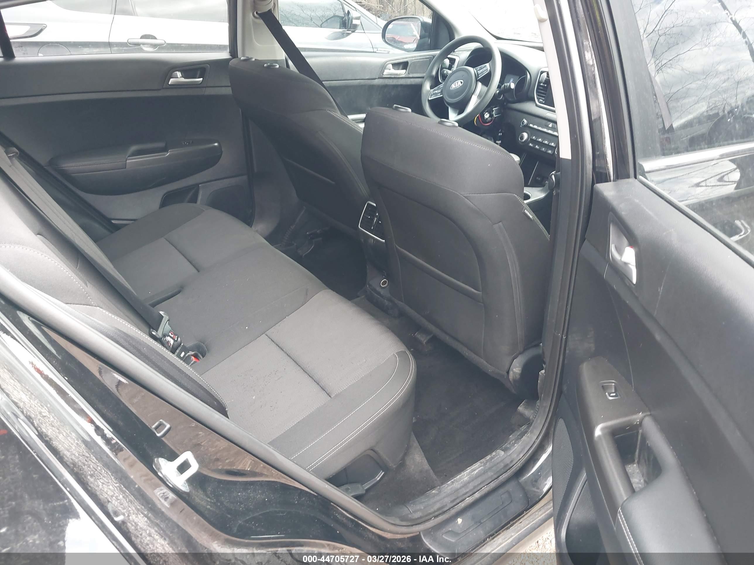 KIA SPORTAGE image 8