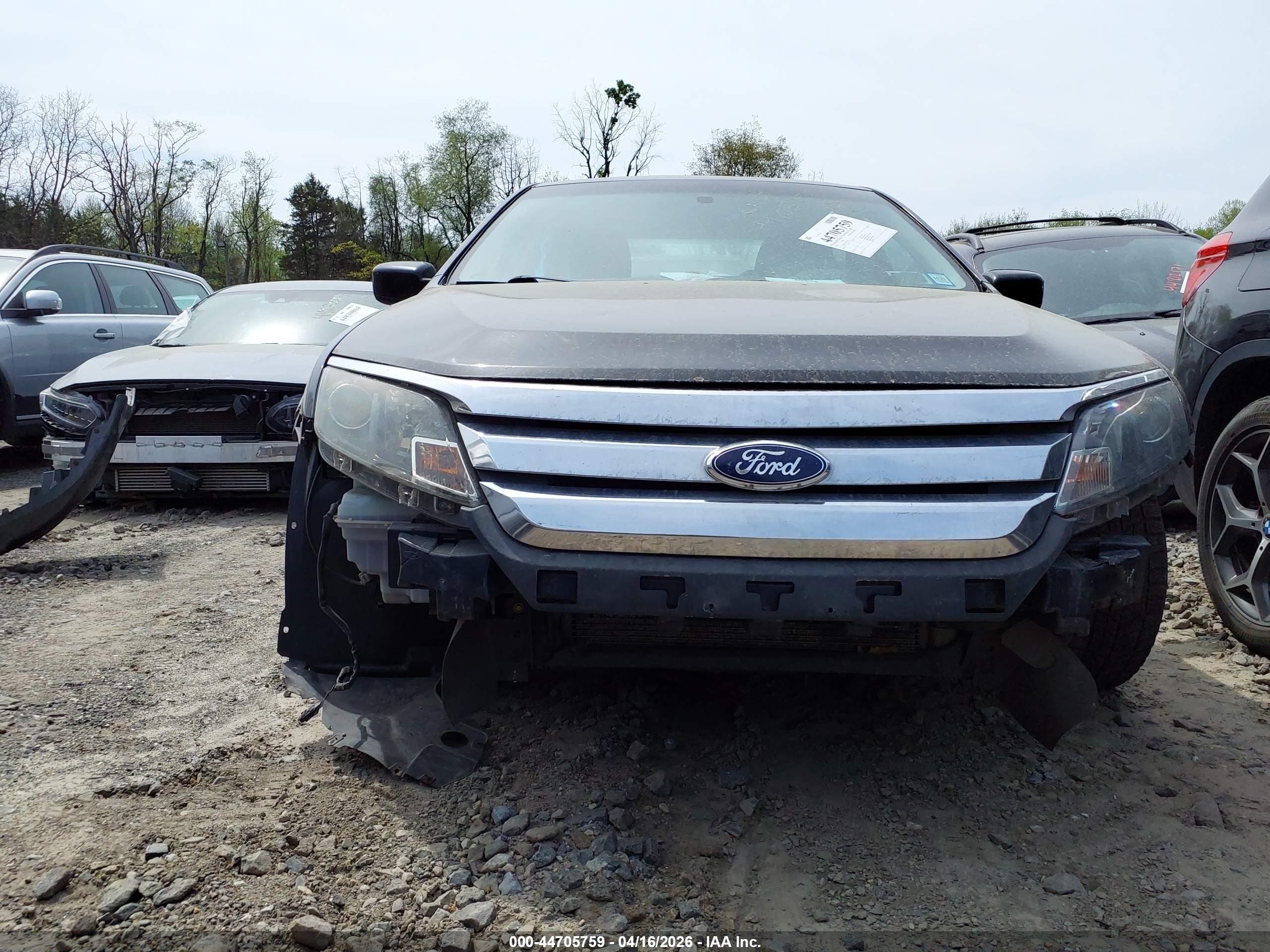 FORD FUSION image 6