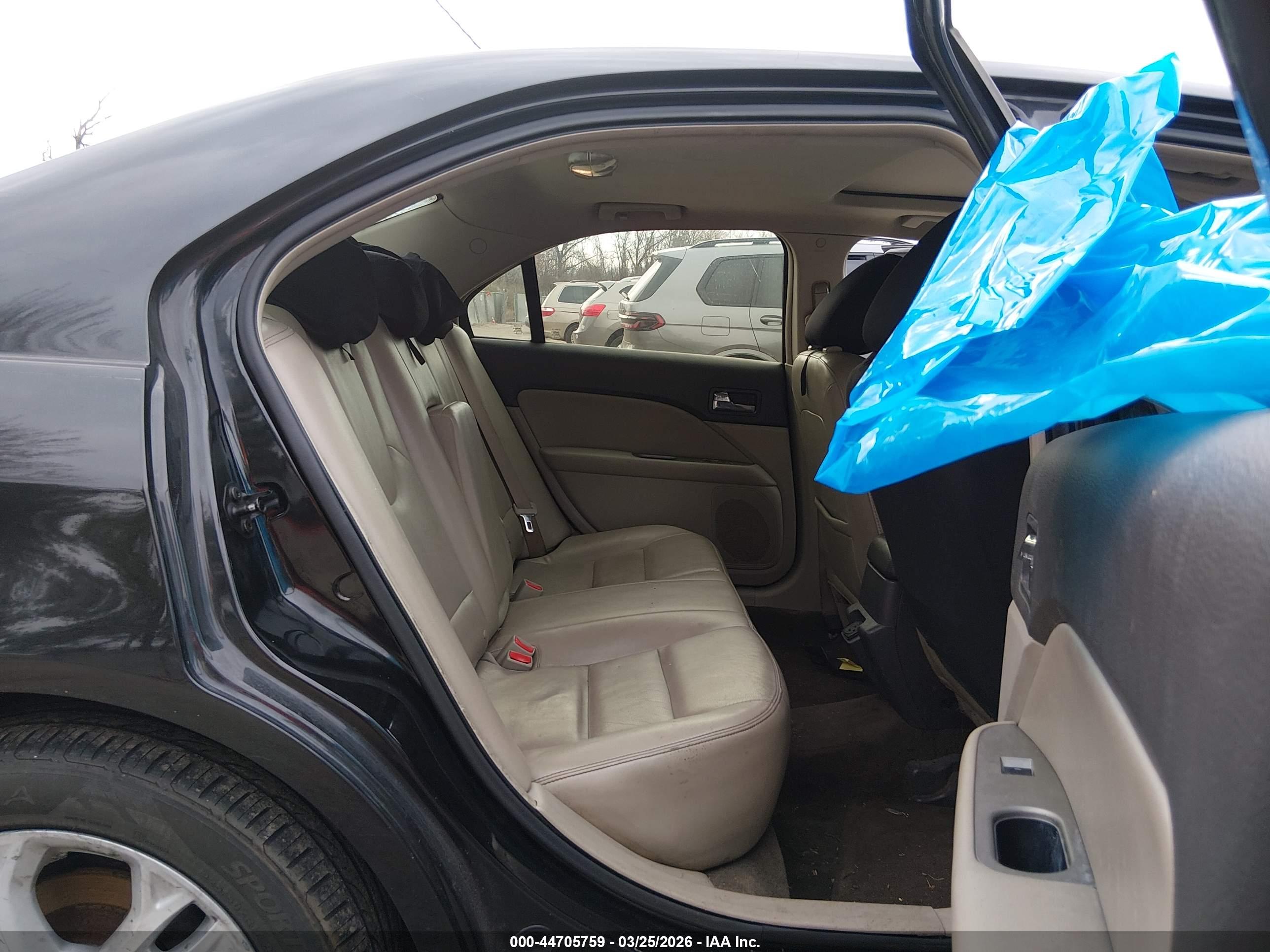 FORD FUSION image 8
