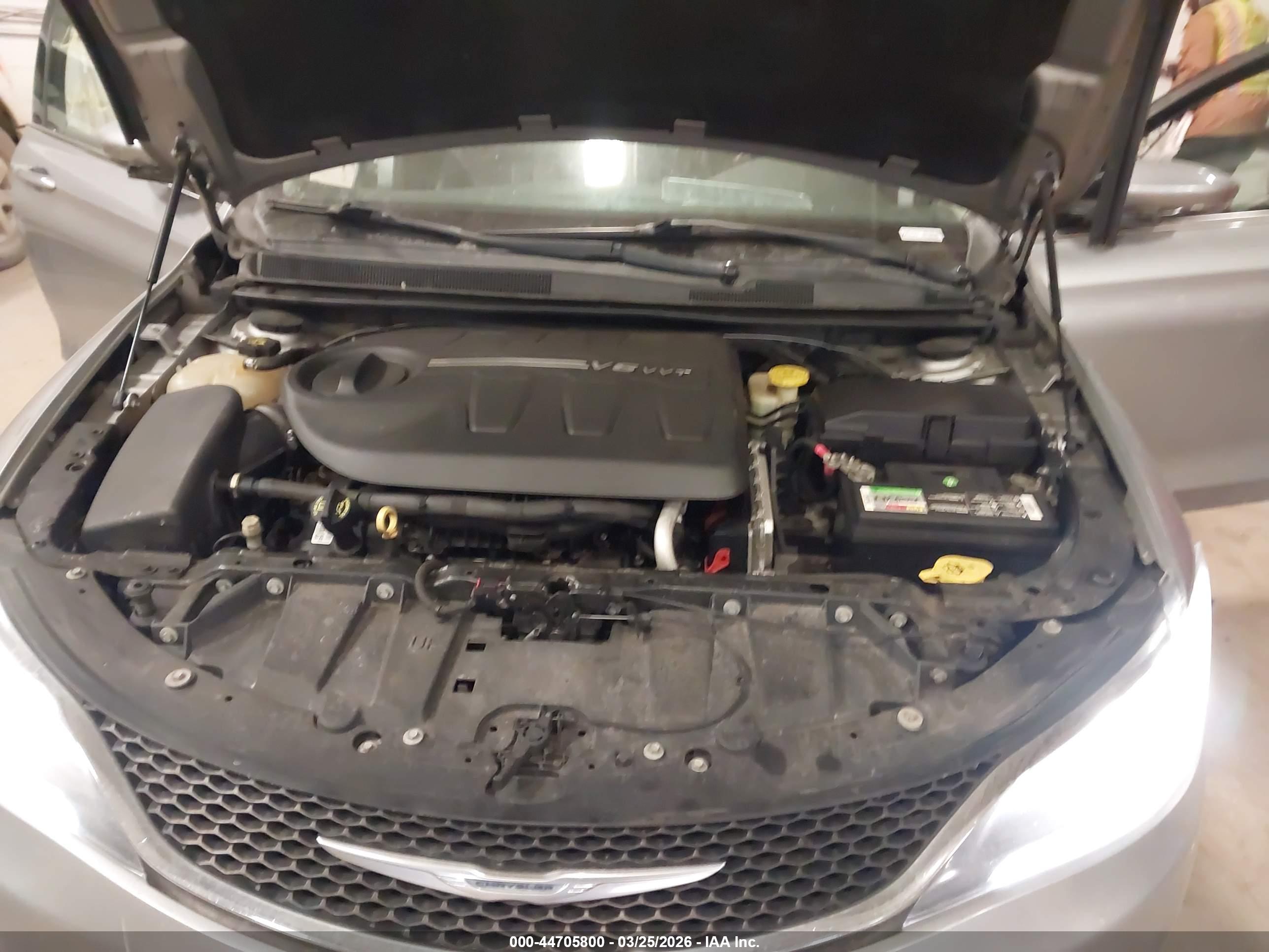 CHRYSLER 200 image 10