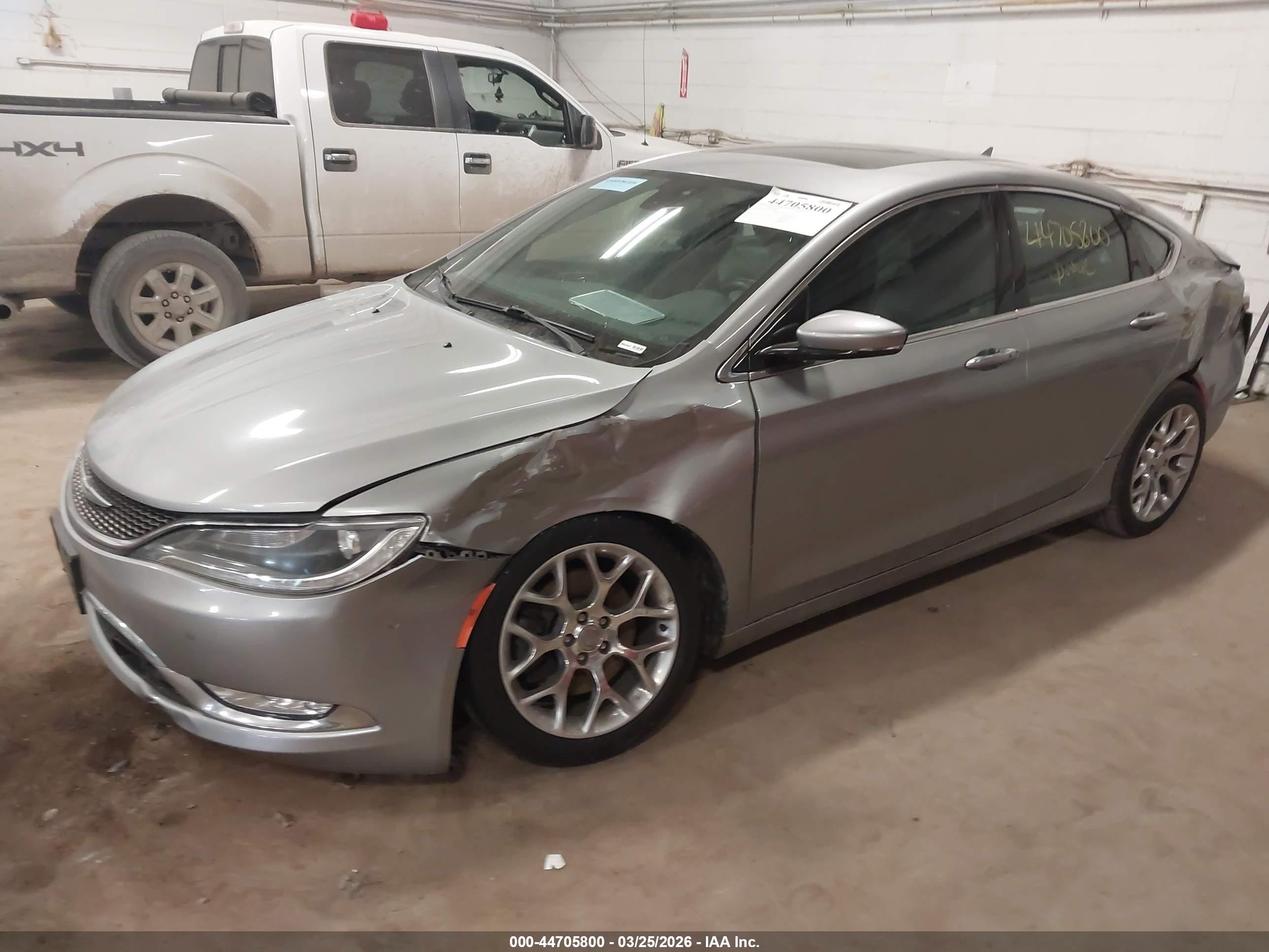 CHRYSLER 200 image 2