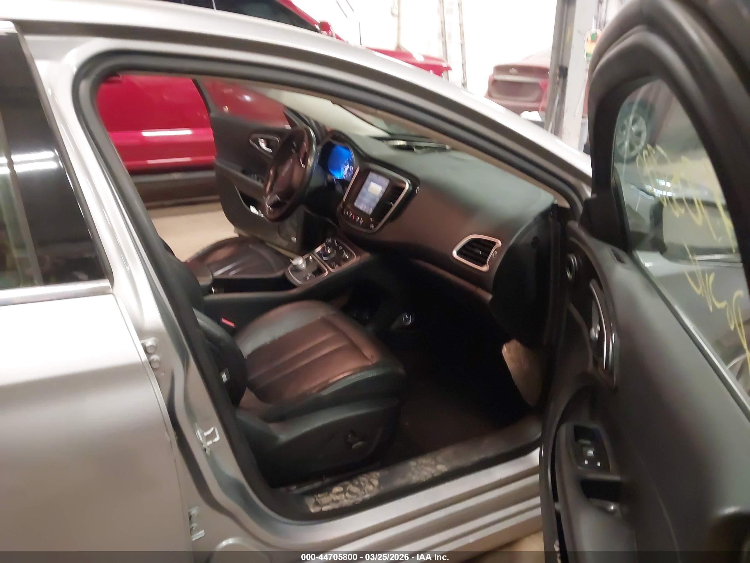 CHRYSLER 200 image 5