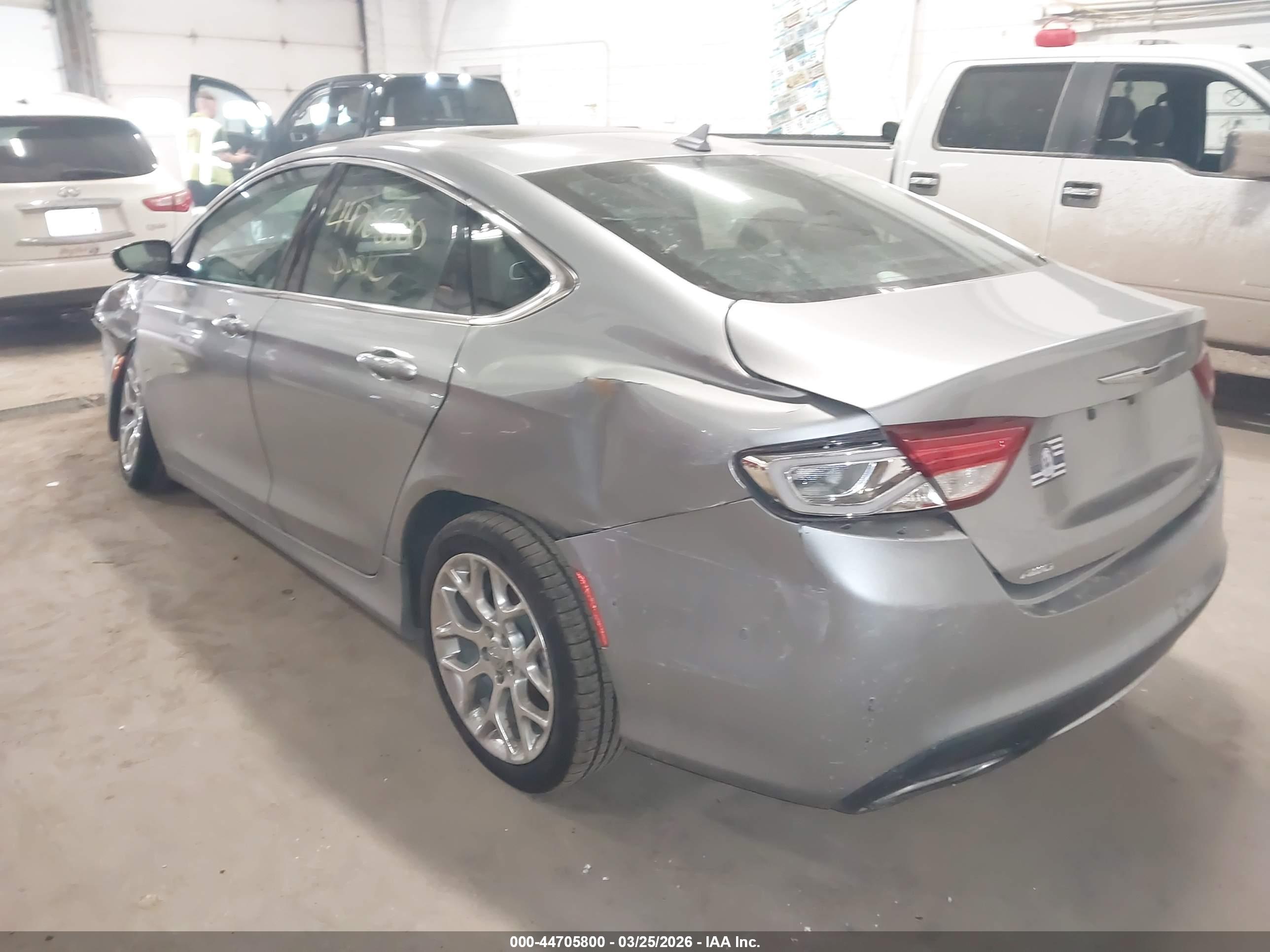 CHRYSLER 200 image 6