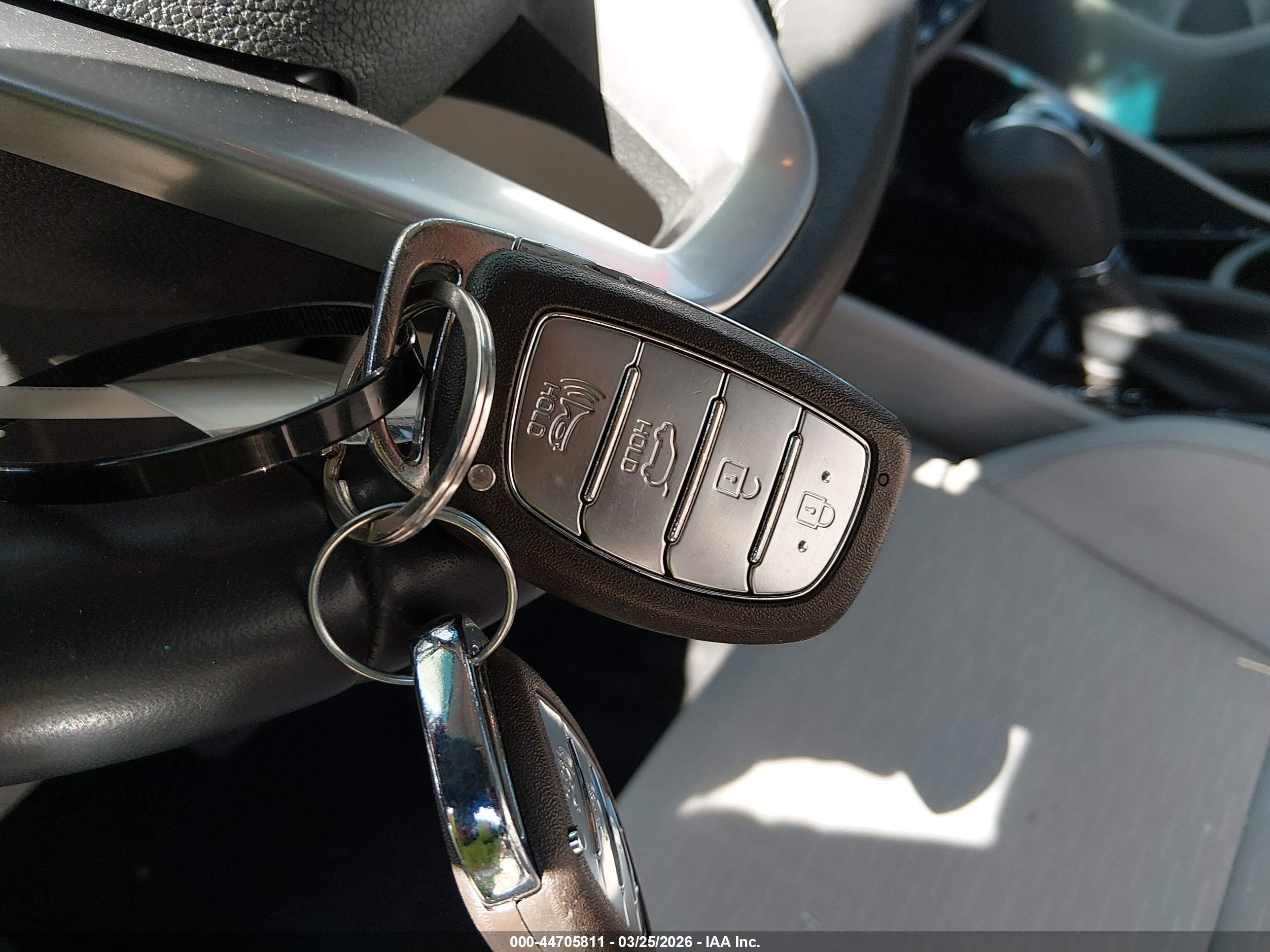 HYUNDAI TUCSON image 11