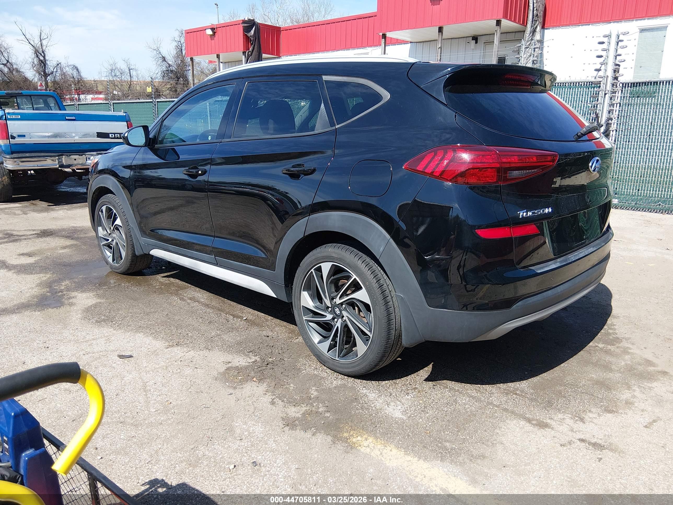 HYUNDAI TUCSON image 3