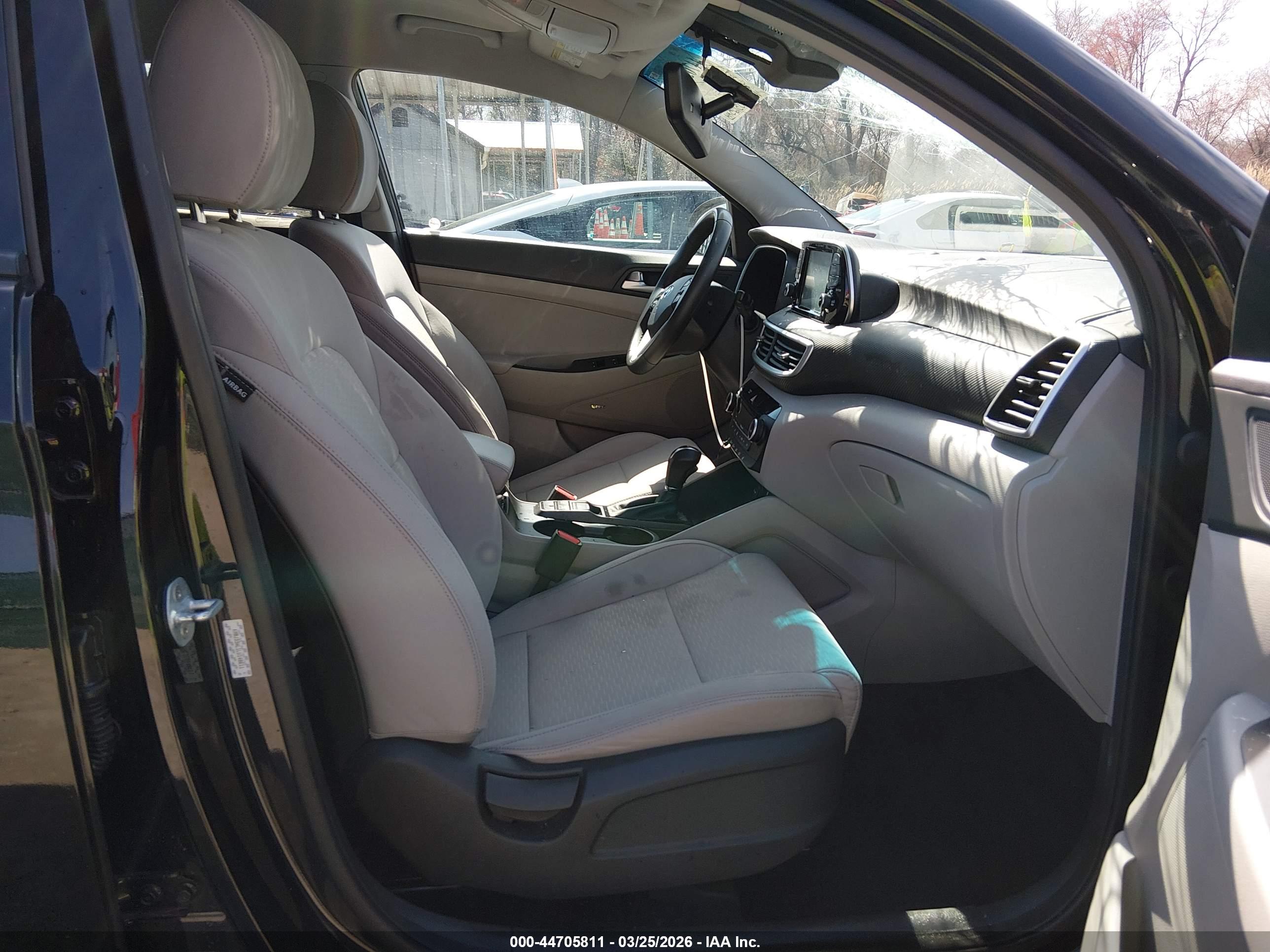 HYUNDAI TUCSON image 5