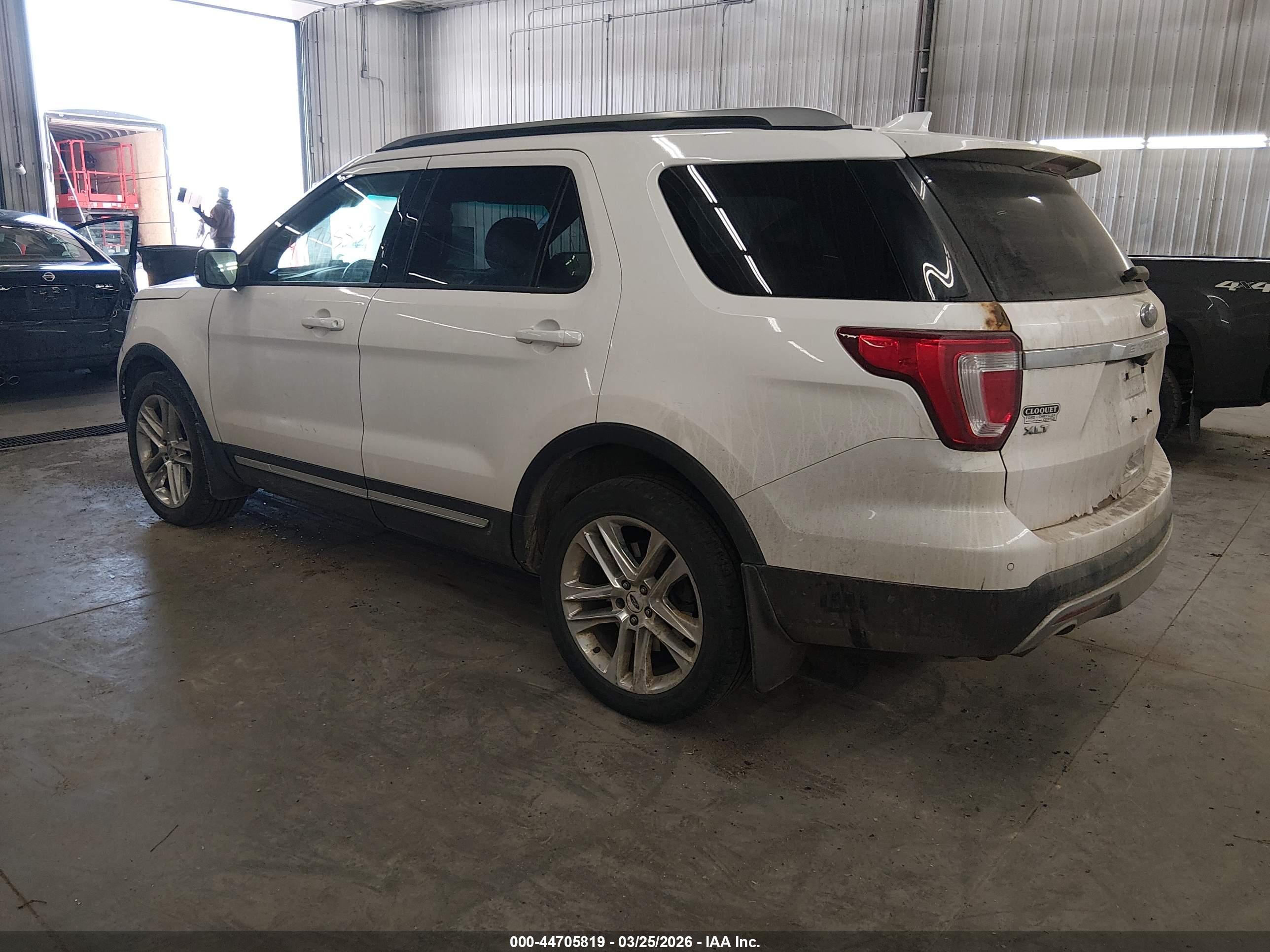 FORD EXPLORER image 3