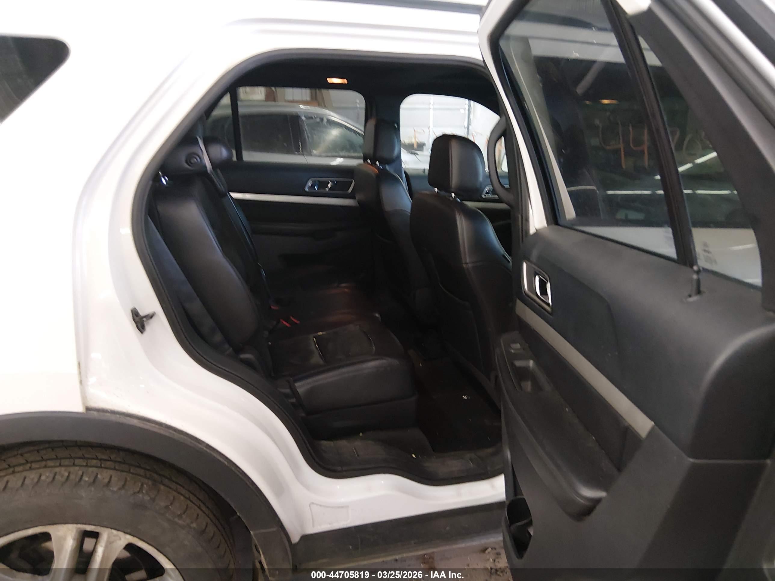 FORD EXPLORER image 8