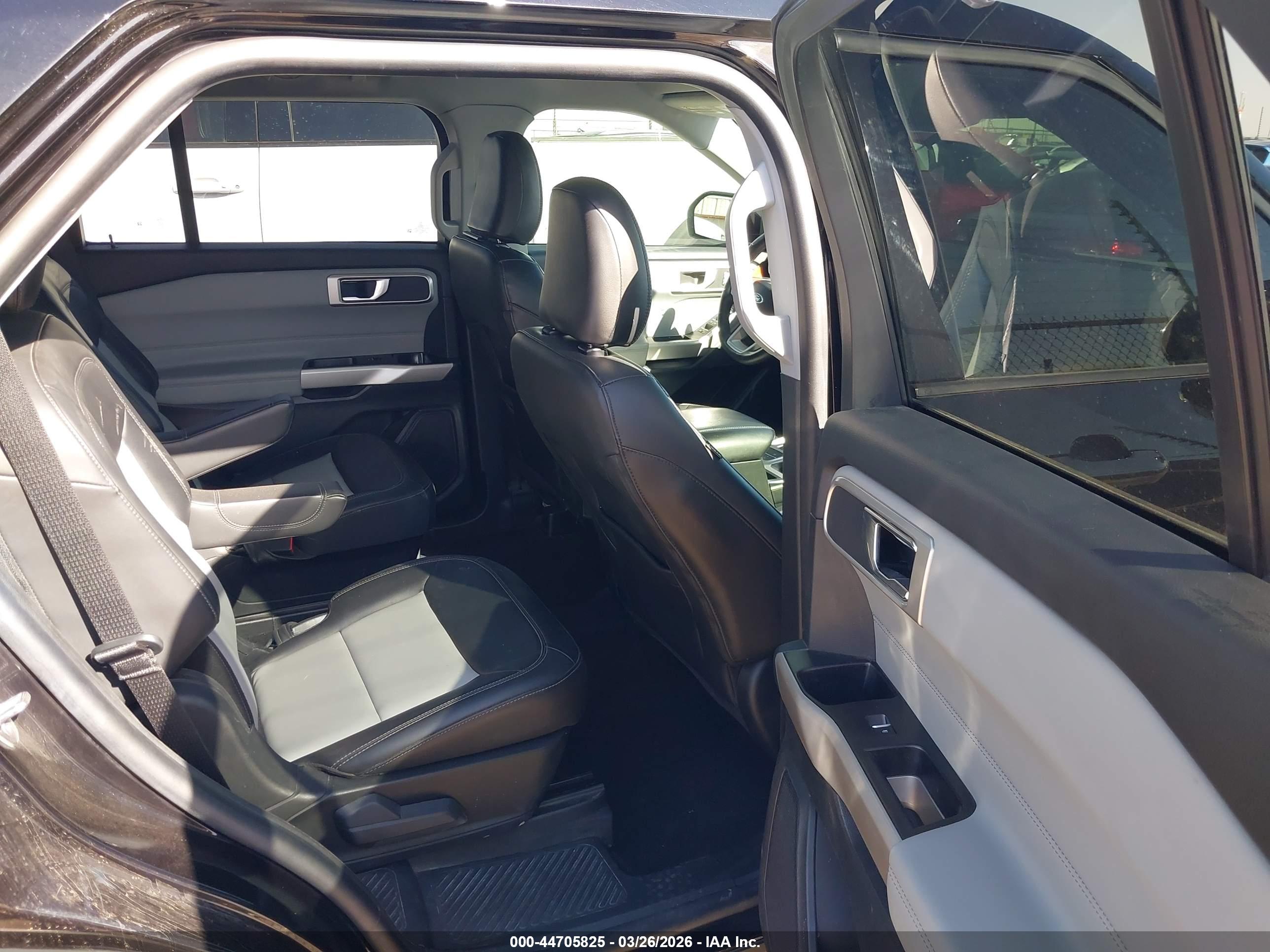 FORD EXPLORER image 8