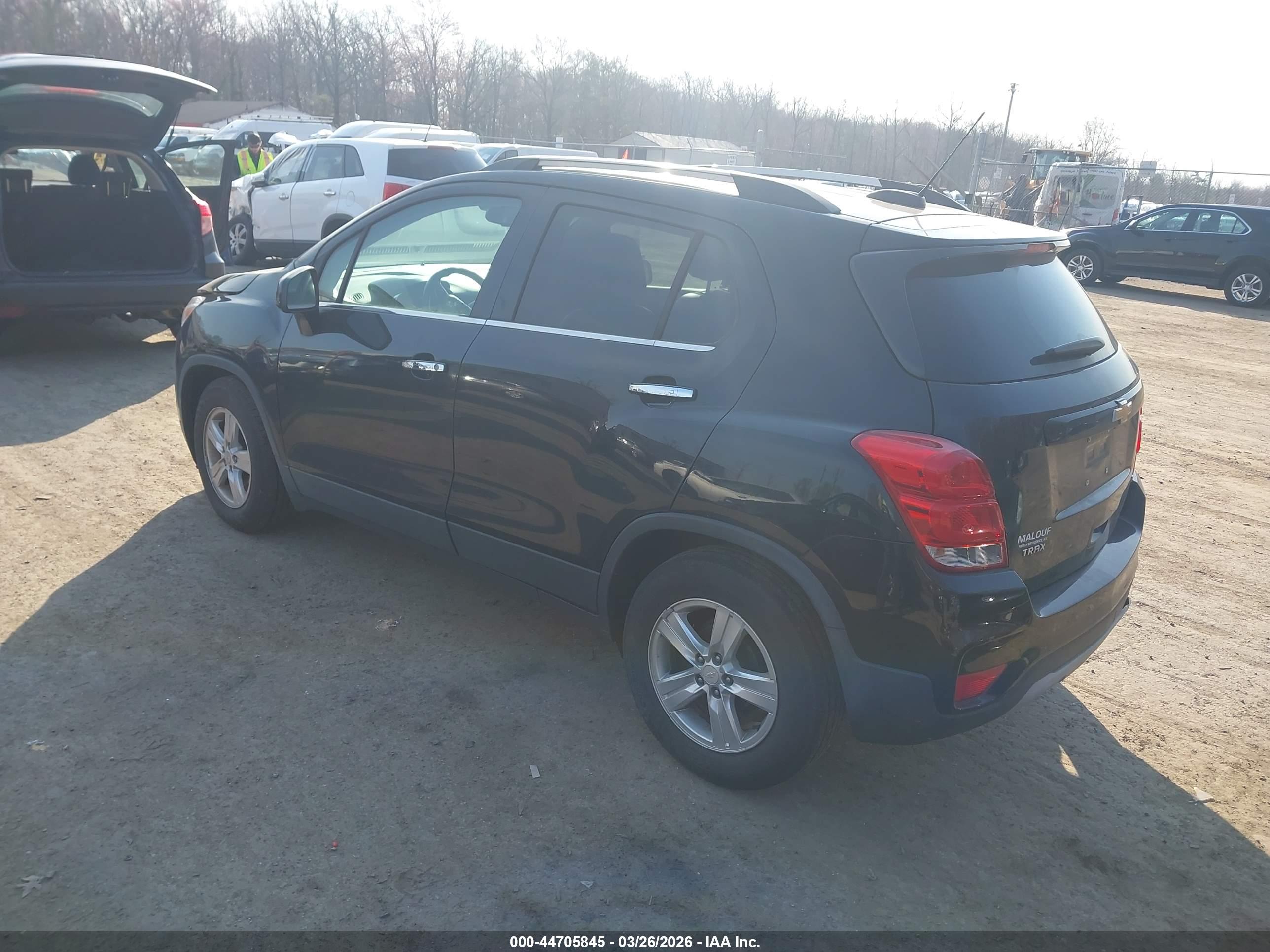 CHEVROLET TRAX image 3