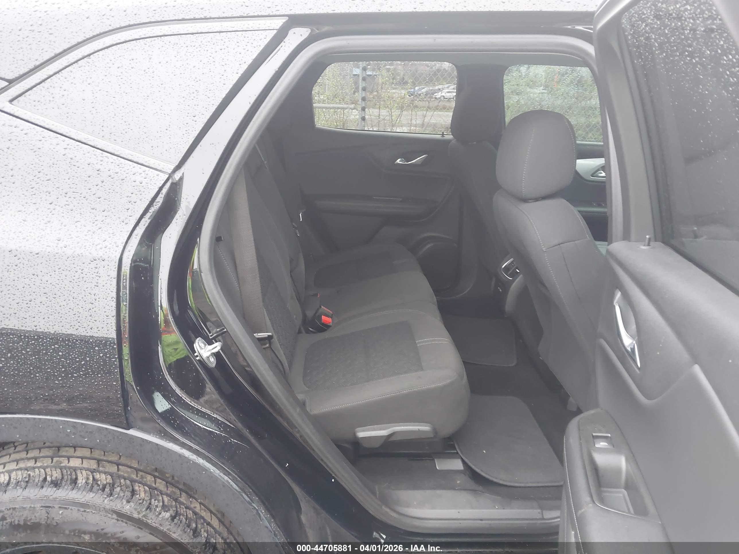 CHEVROLET BLAZER image 8