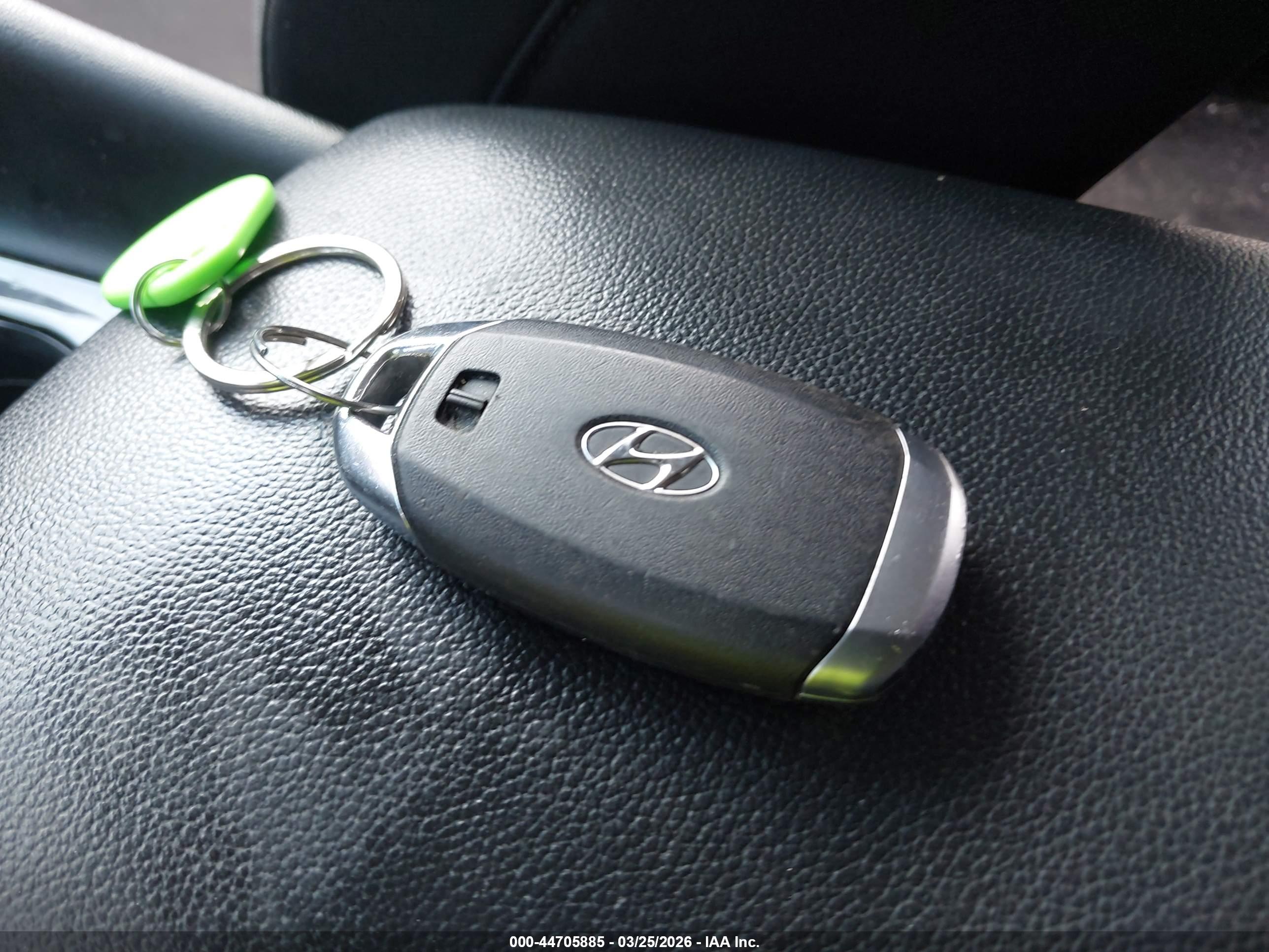 HYUNDAI ELANTRA image 11
