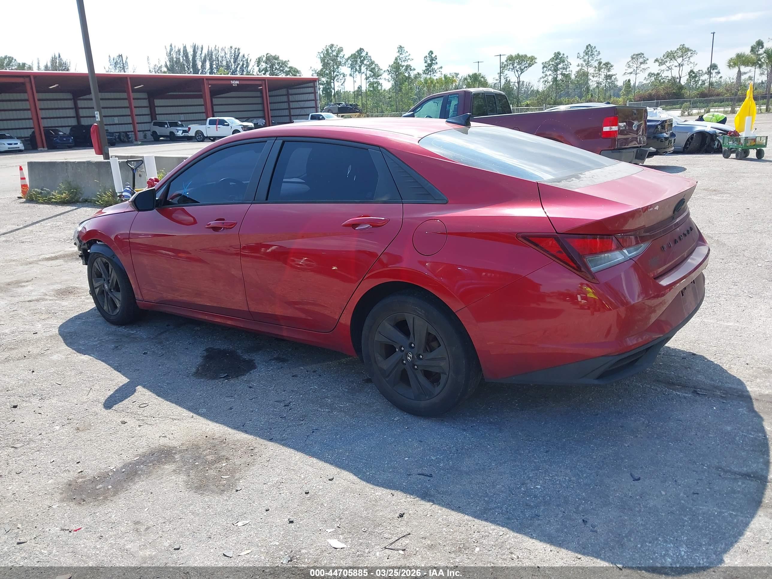 HYUNDAI ELANTRA image 3