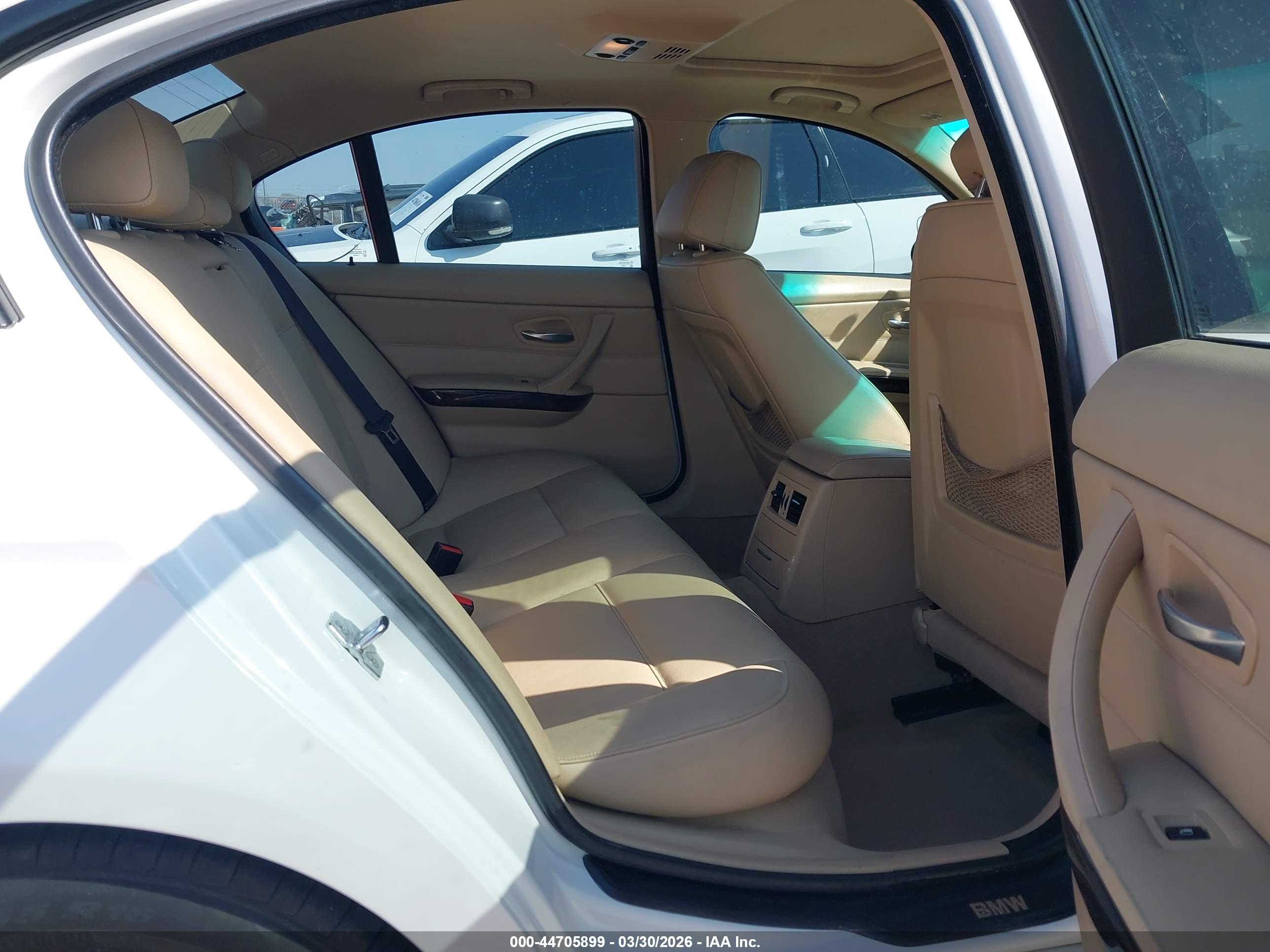 BMW 325I image 8