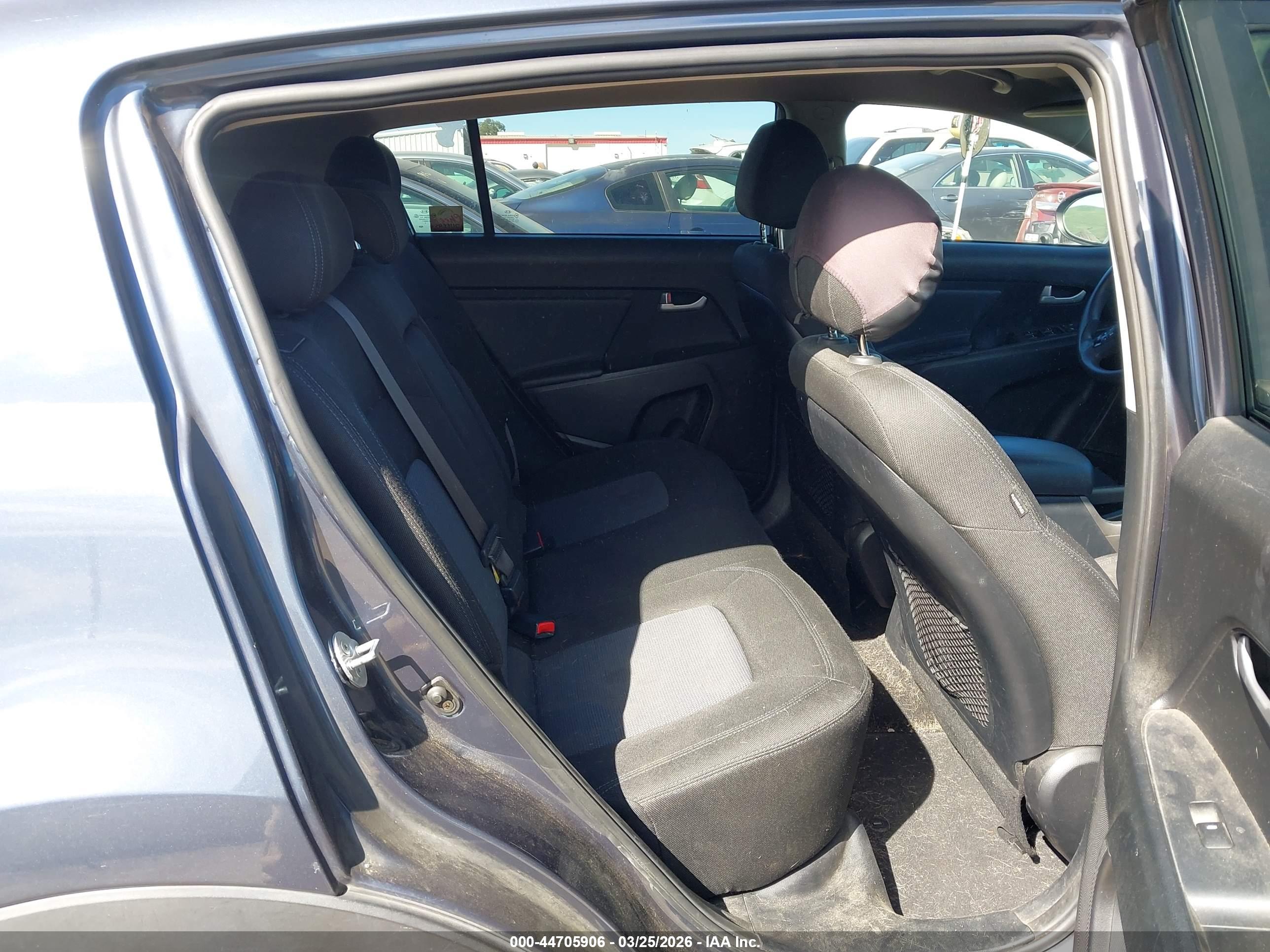 KIA SPORTAGE image 8