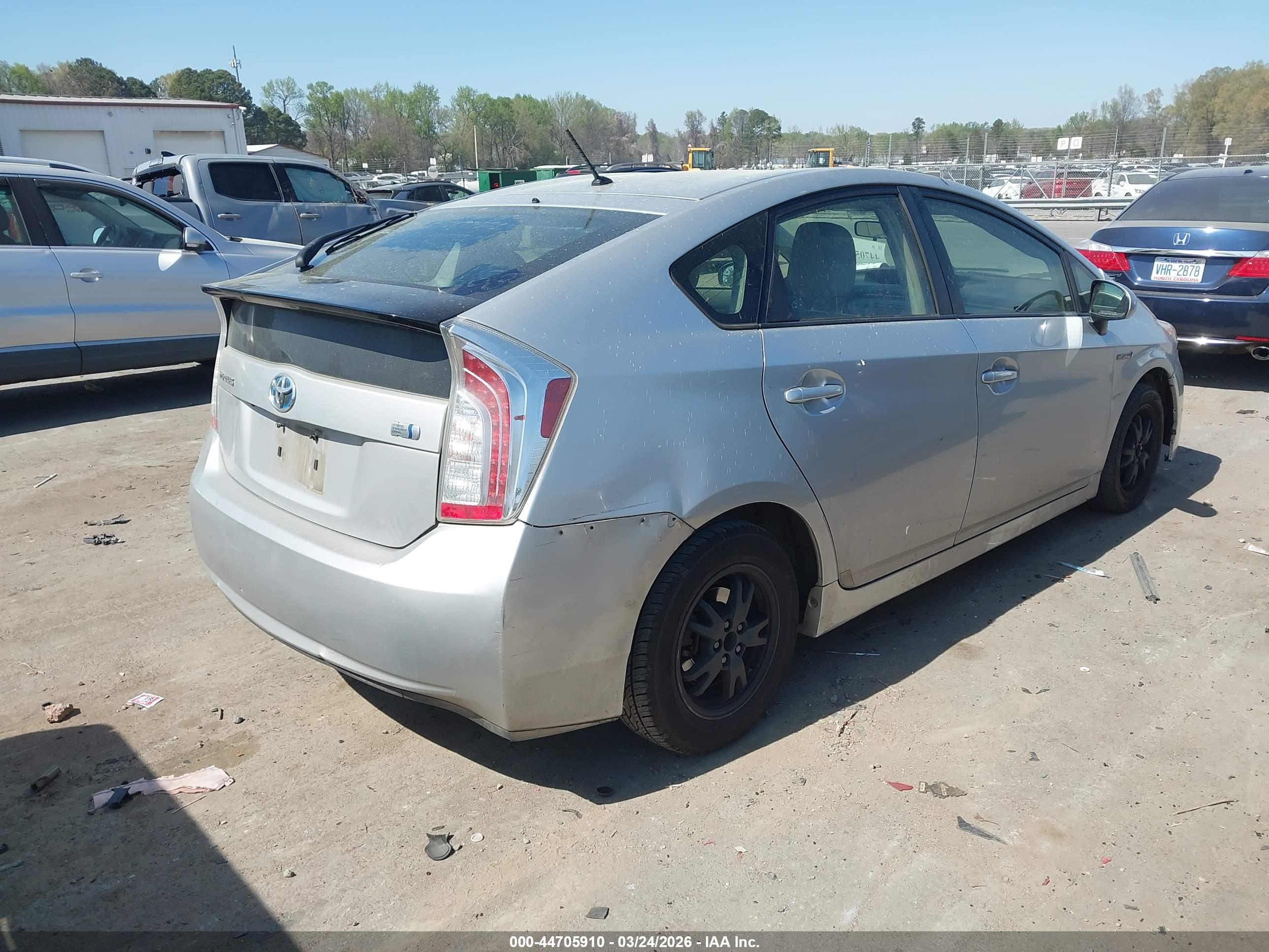 TOYOTA PRIUS image 4