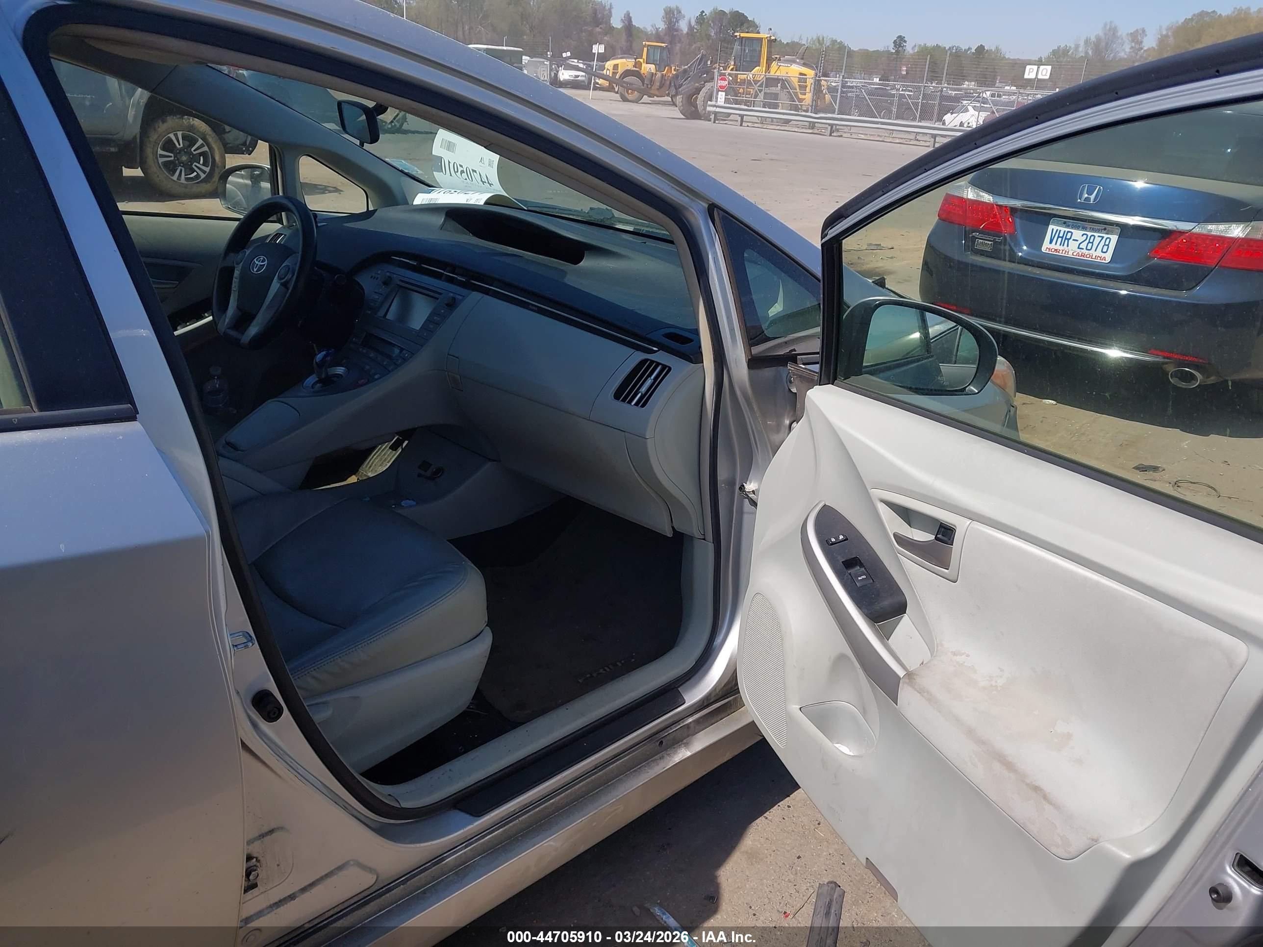 TOYOTA PRIUS image 5