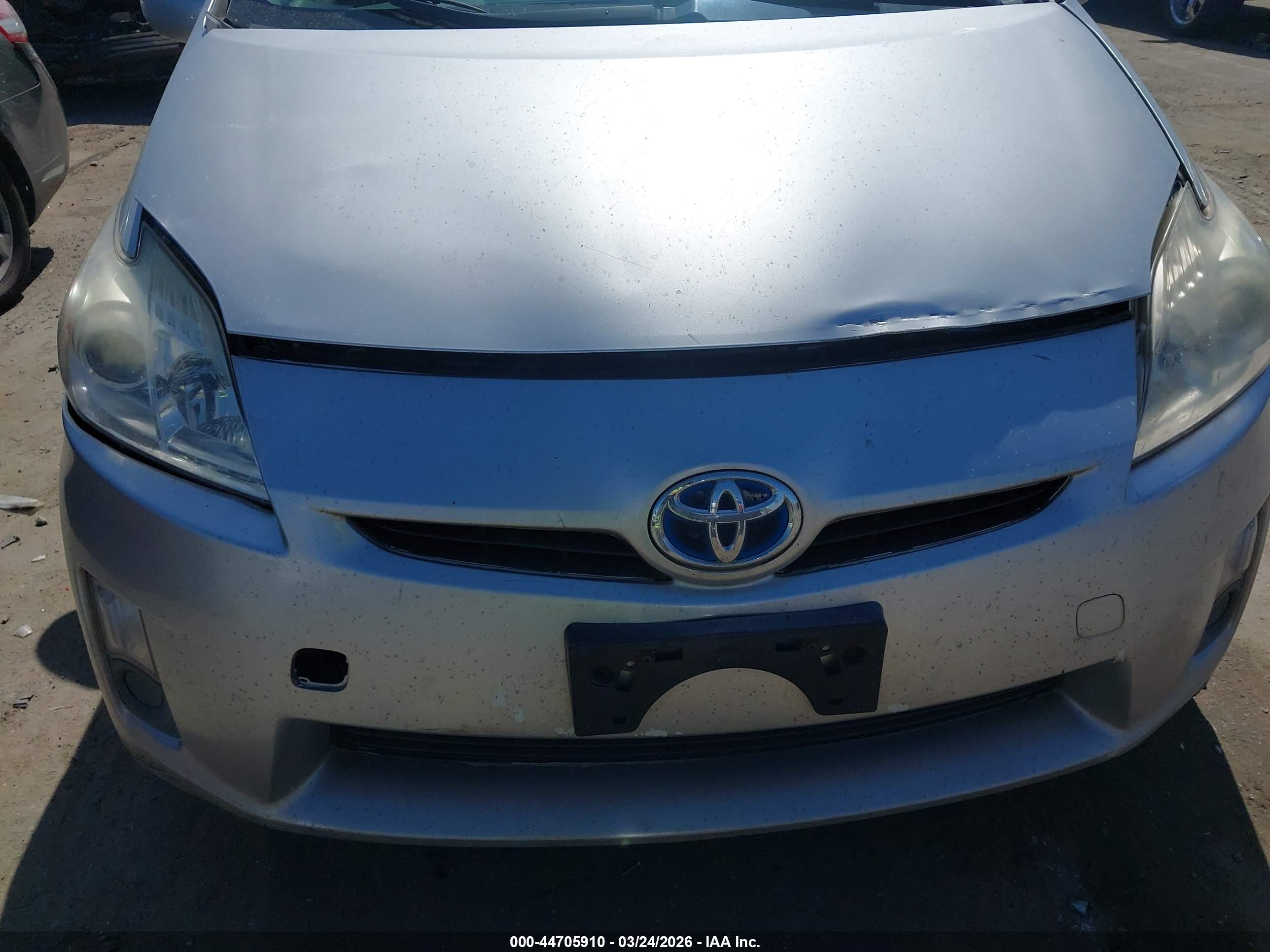 TOYOTA PRIUS image 6