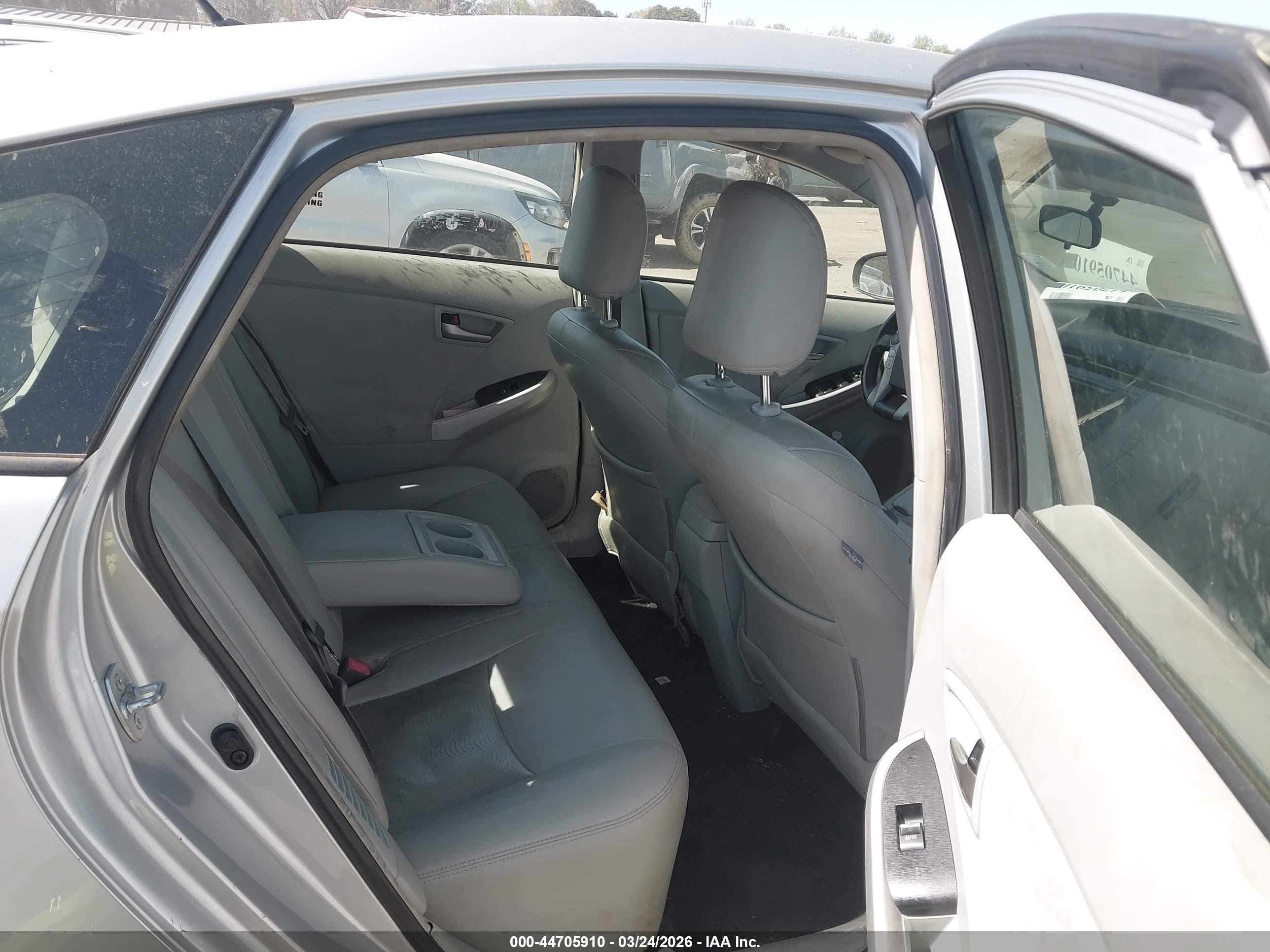 TOYOTA PRIUS image 8