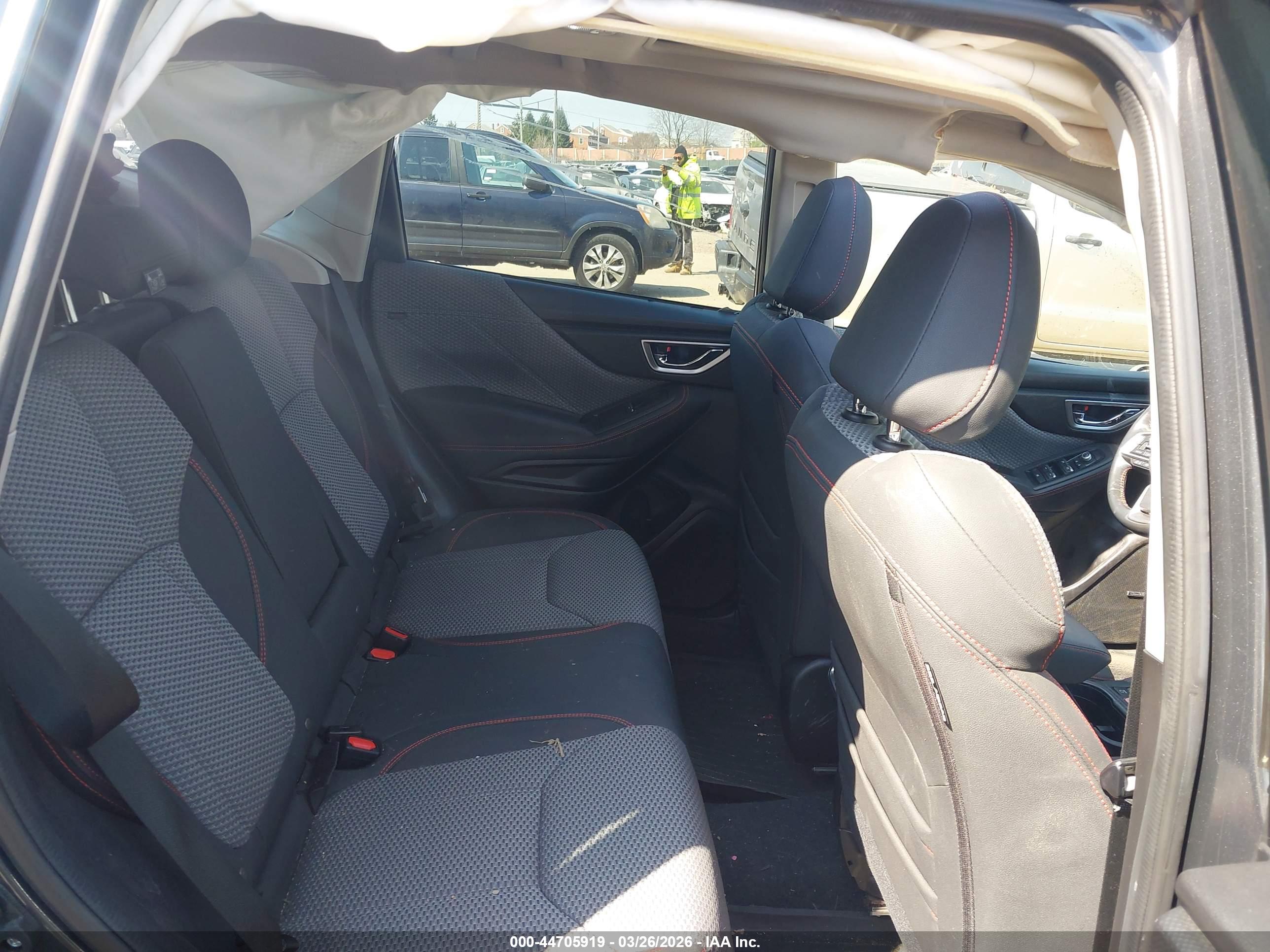 SUBARU FORESTER image 8