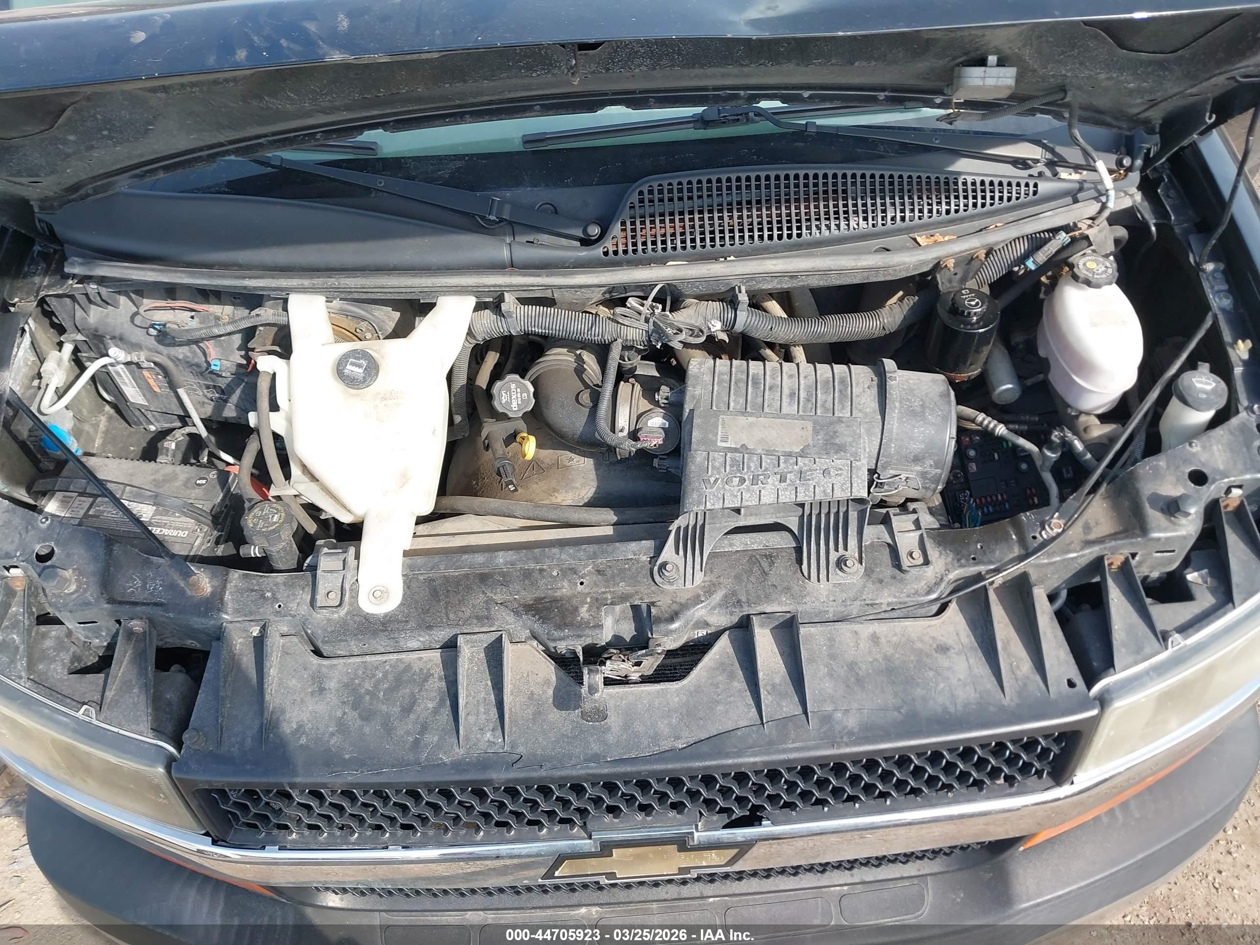 CHEVROLET EXPRESS image 10