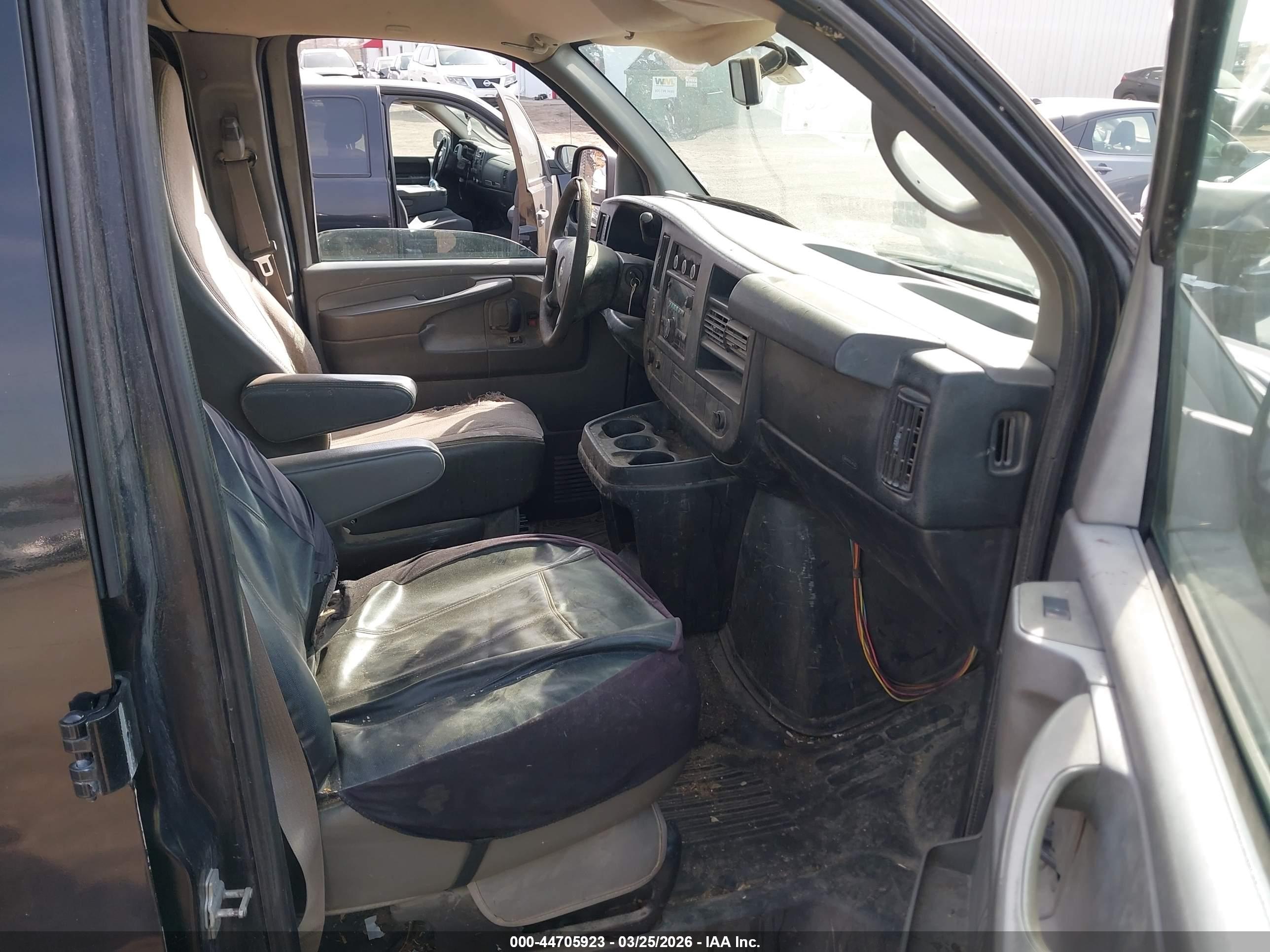 CHEVROLET EXPRESS image 5