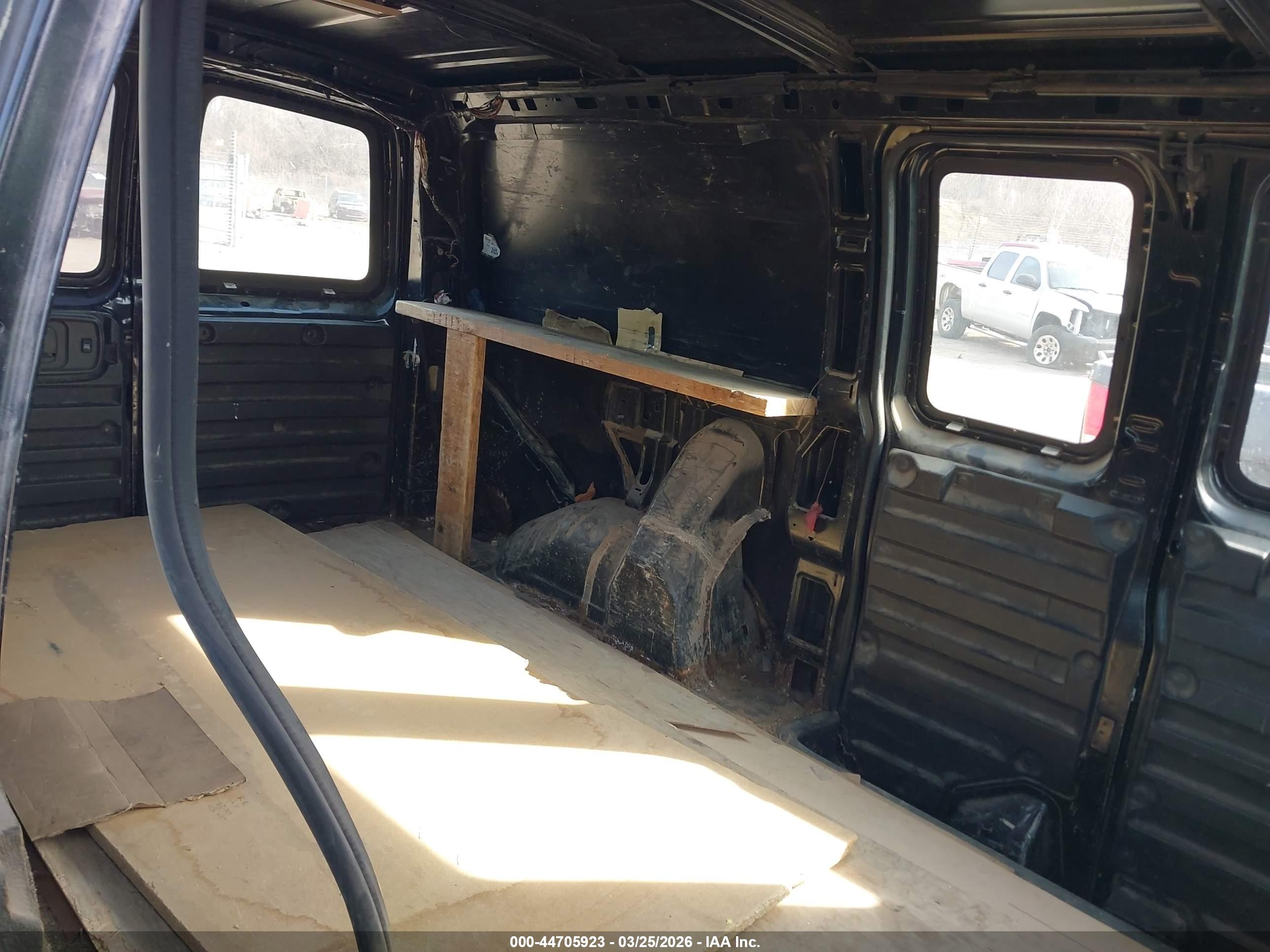 CHEVROLET EXPRESS image 8