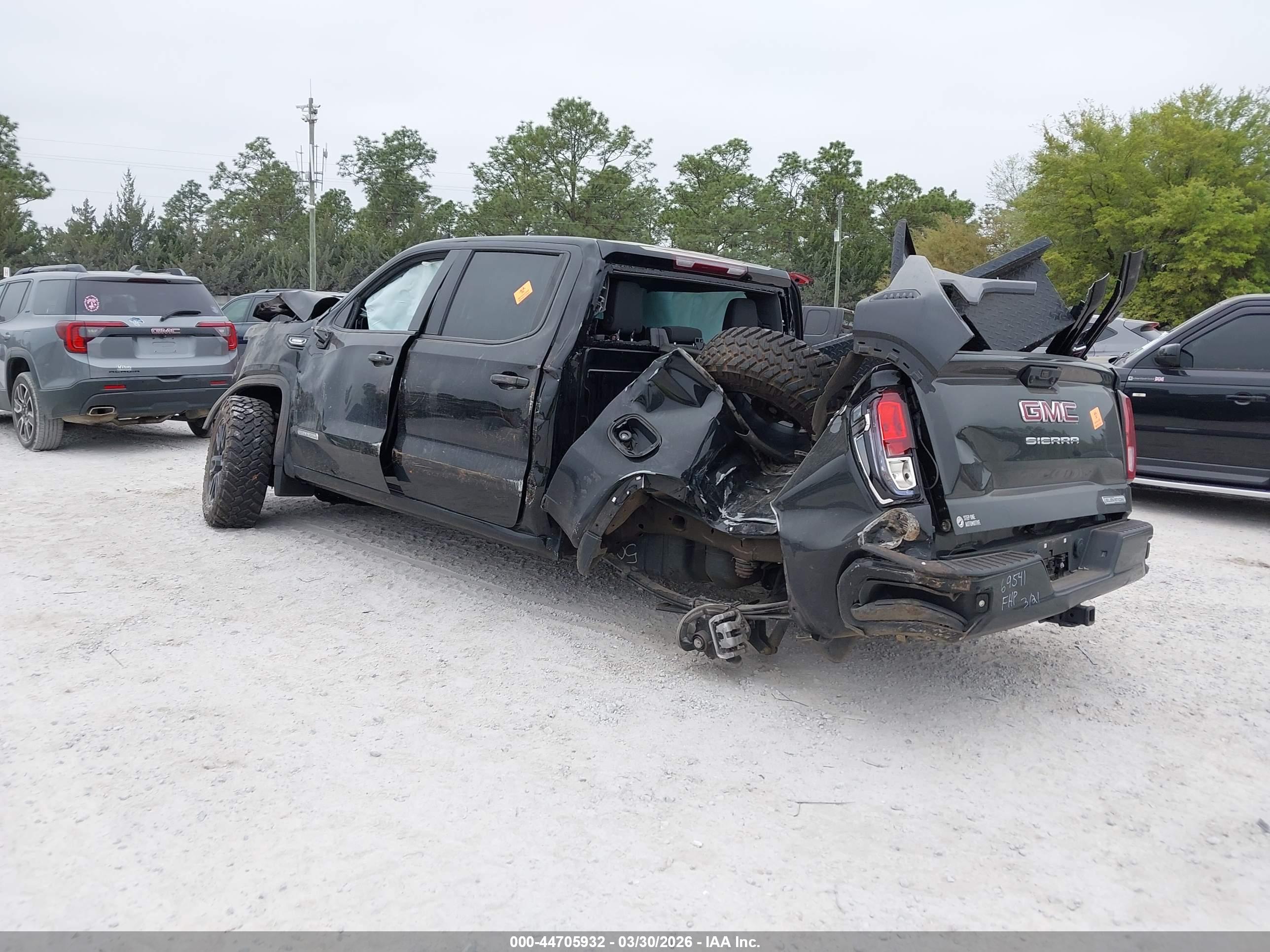 GMC SIERRA image 3