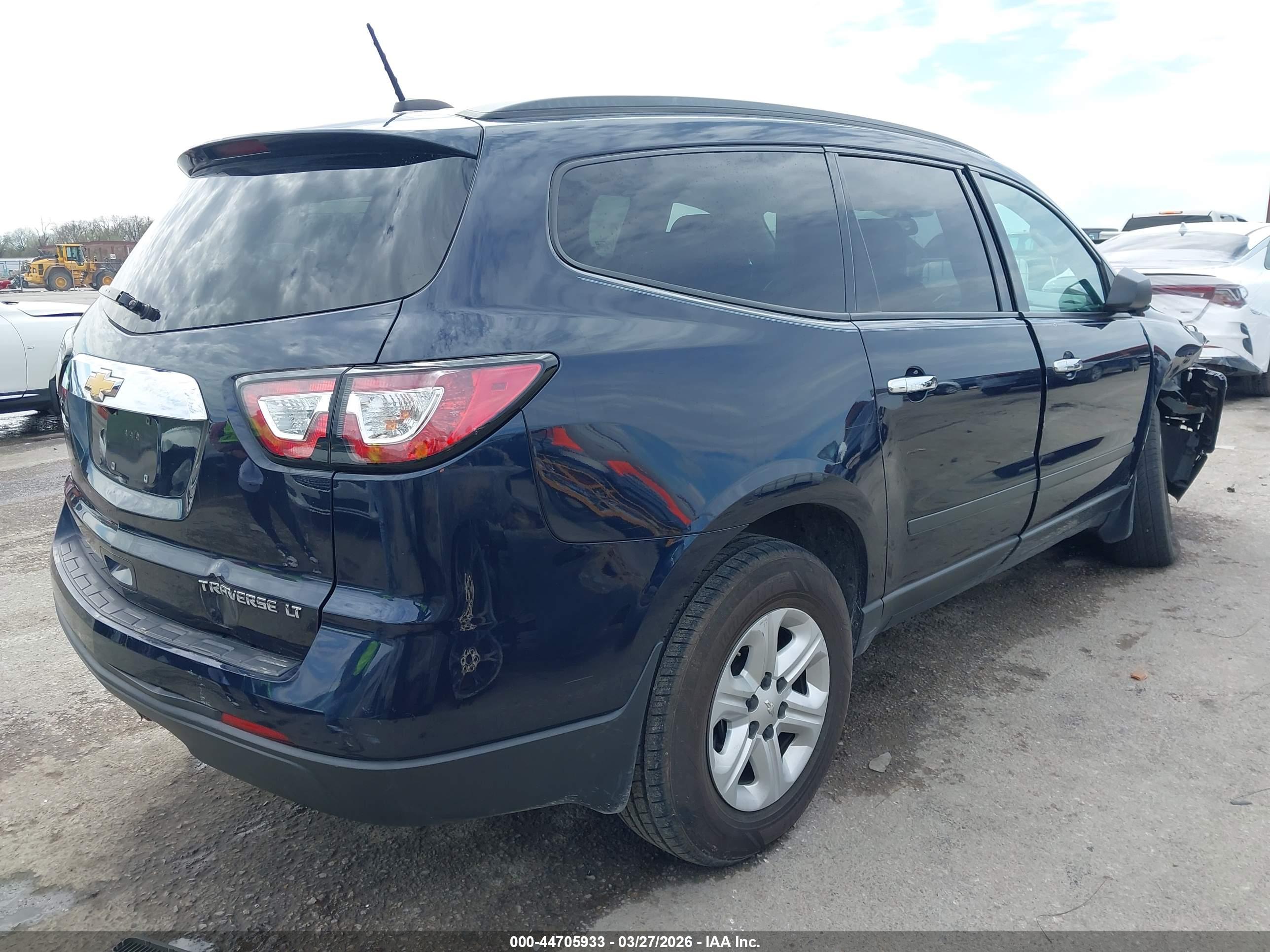 CHEVROLET TRAVERSE image 4