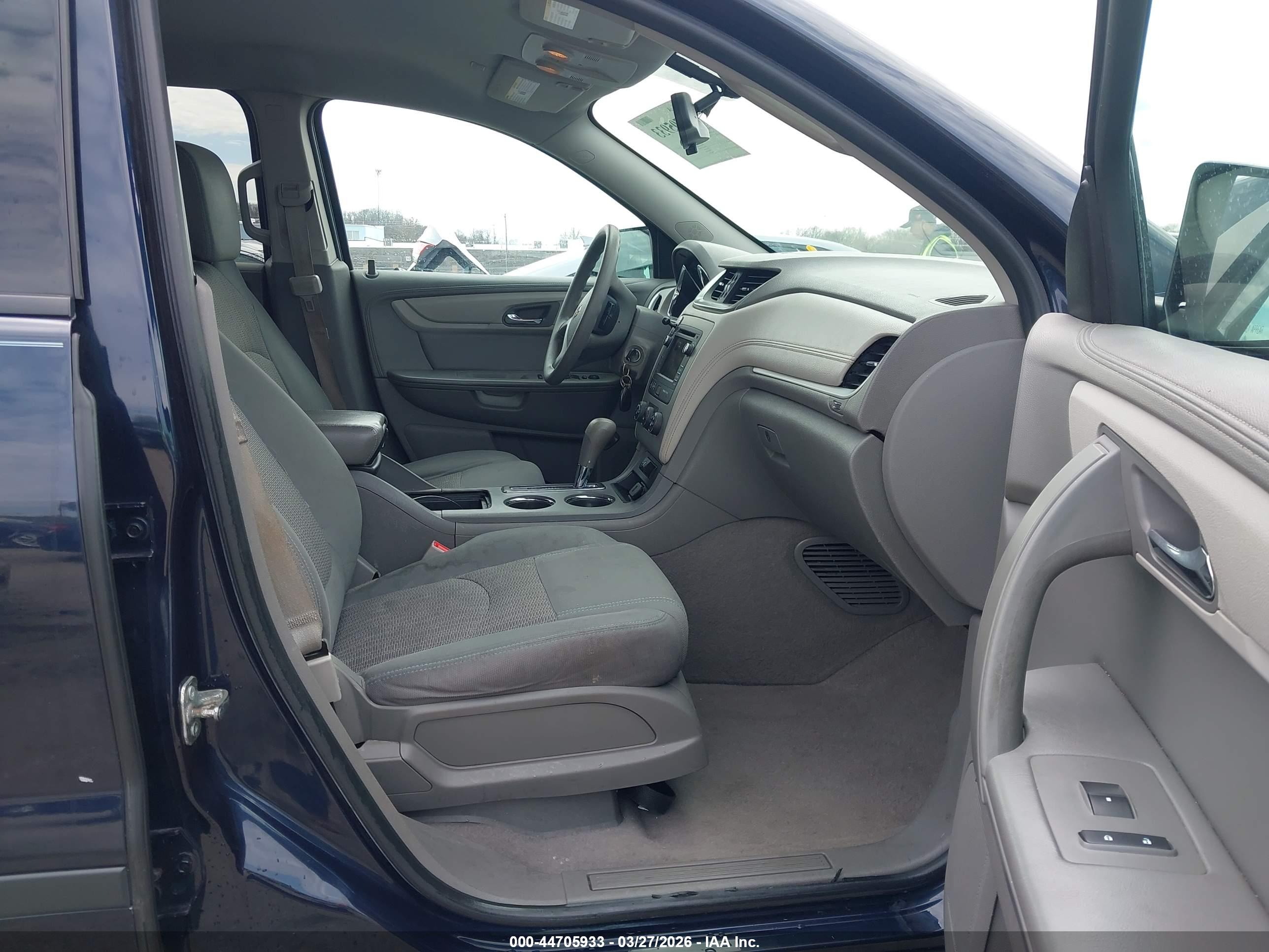CHEVROLET TRAVERSE image 5
