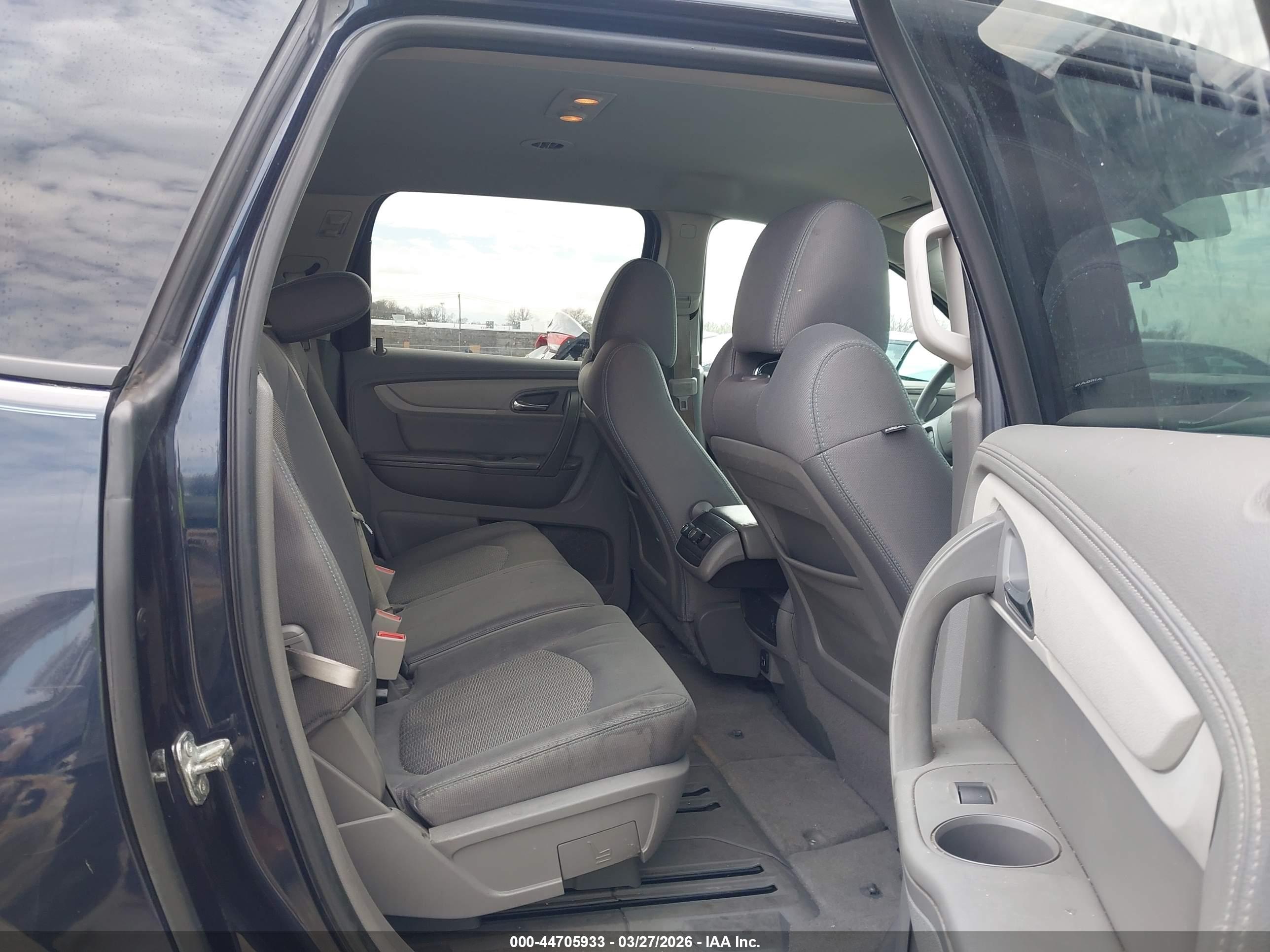 CHEVROLET TRAVERSE image 8