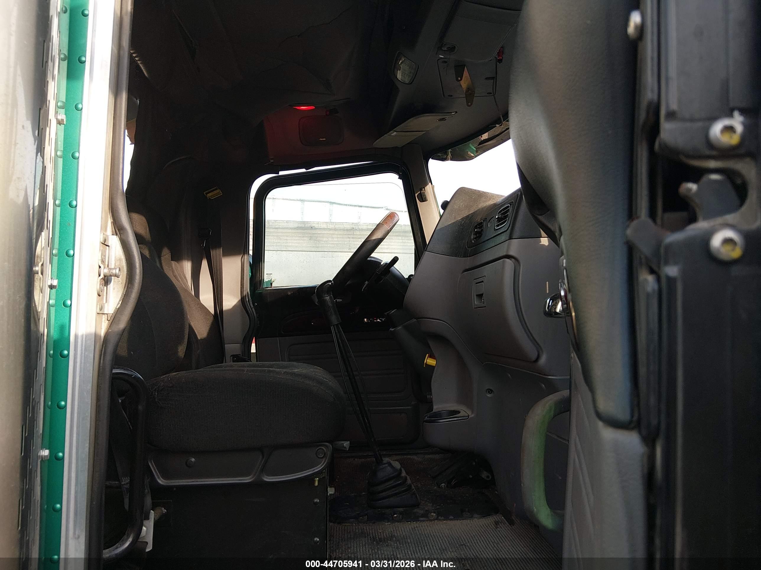PETERBILT 367 image 8