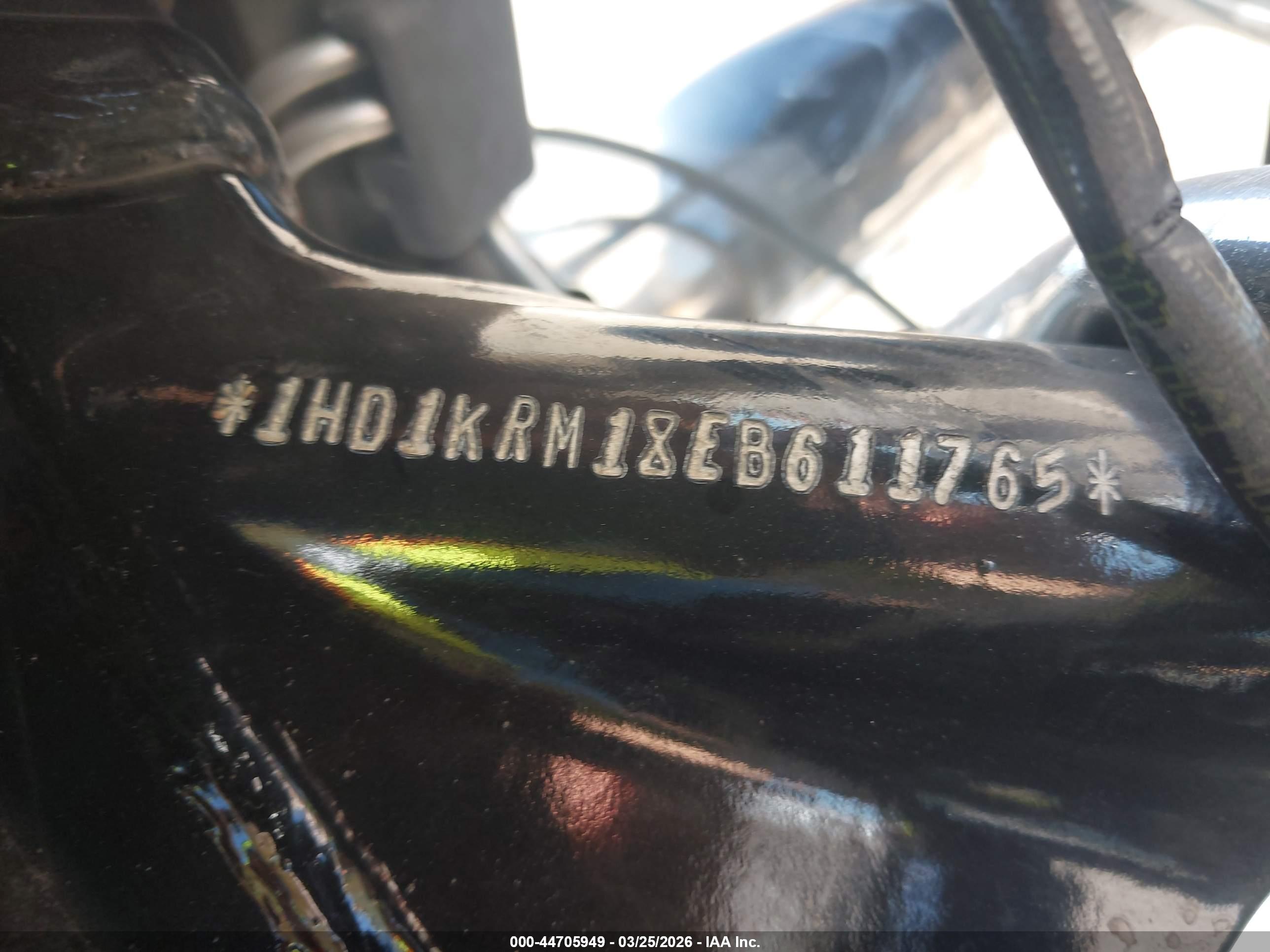 HARLEY-DAVIDSON FLHXS image 10