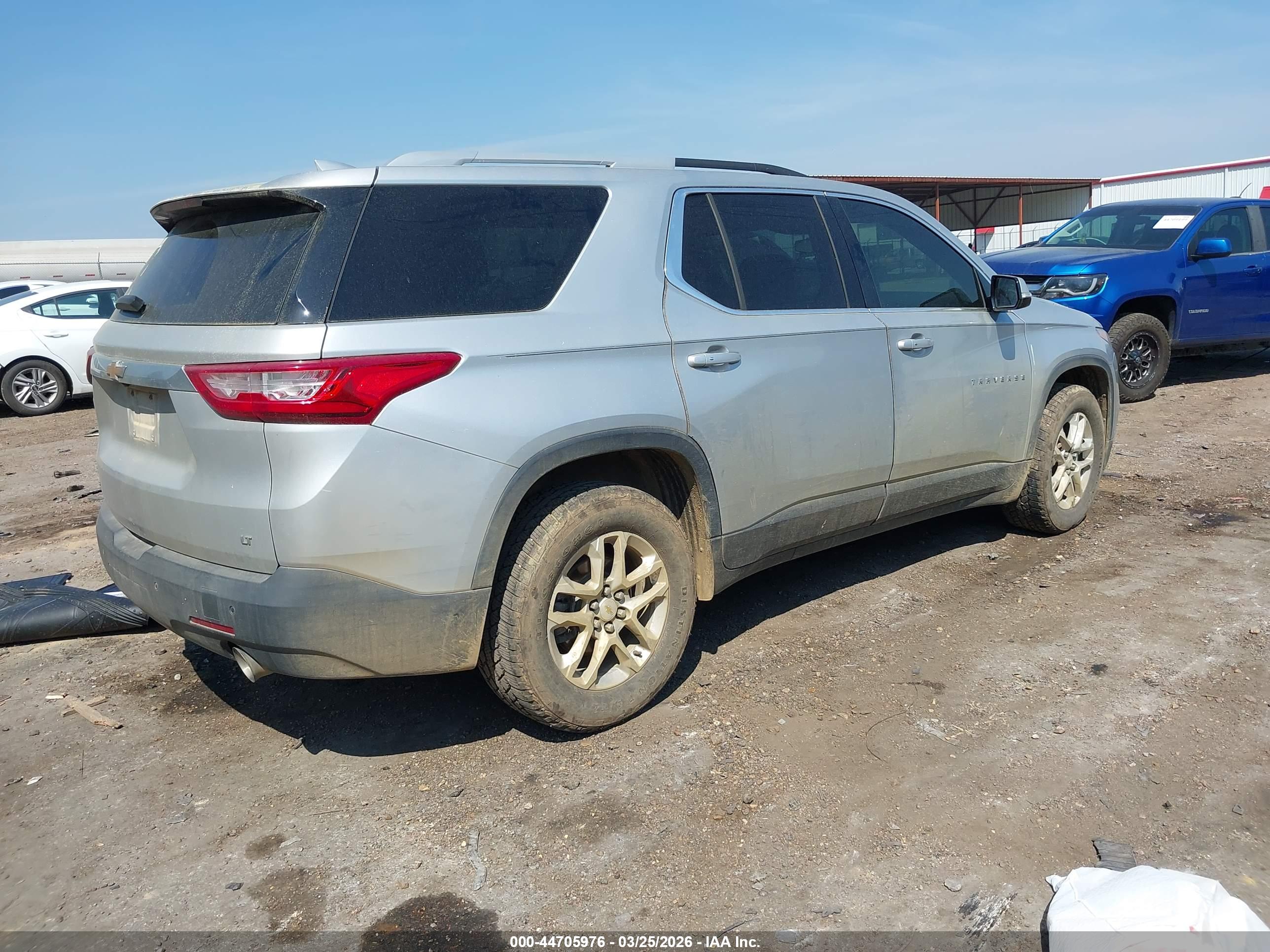 CHEVROLET TRAVERSE image 4
