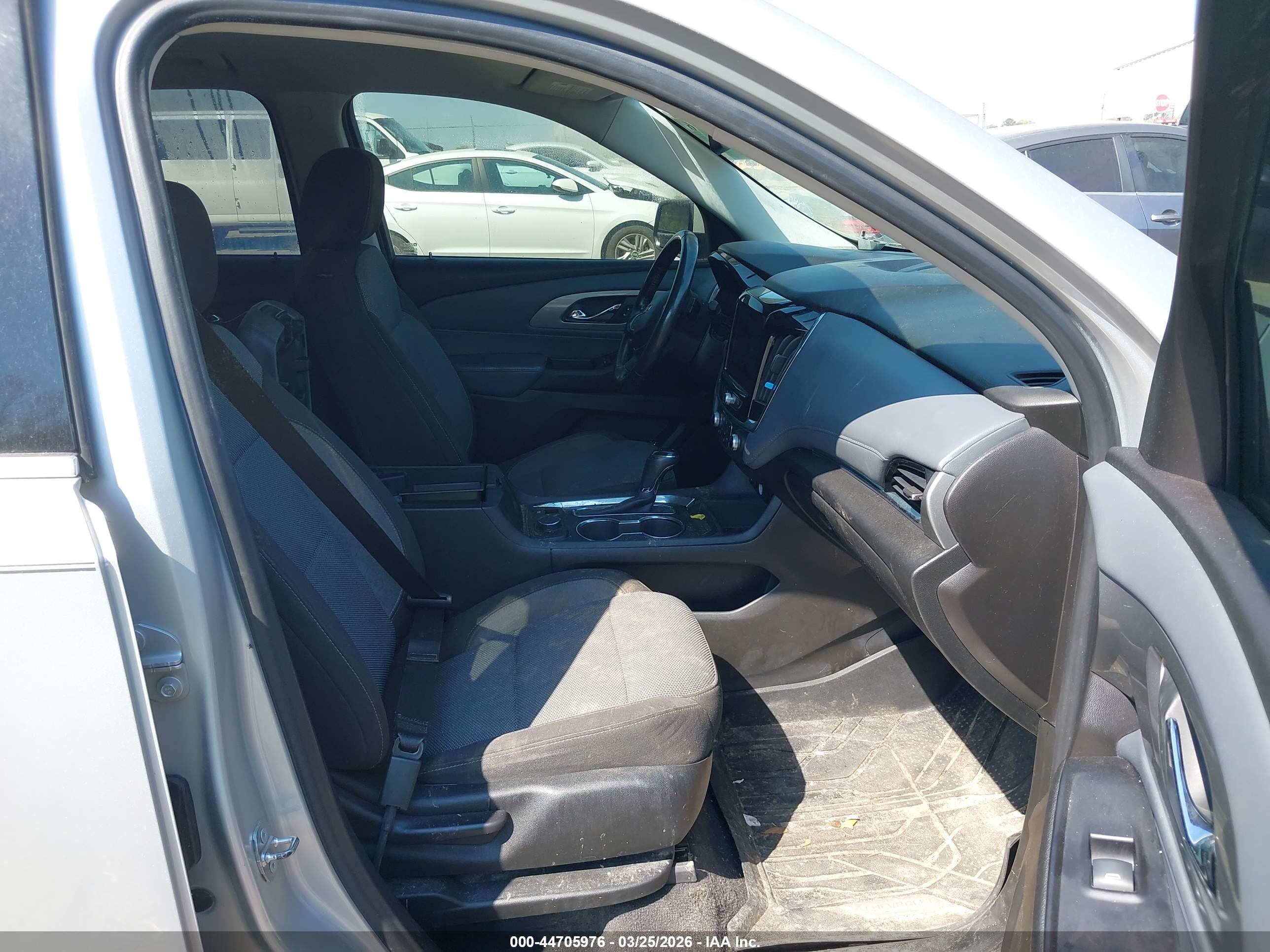 CHEVROLET TRAVERSE image 5