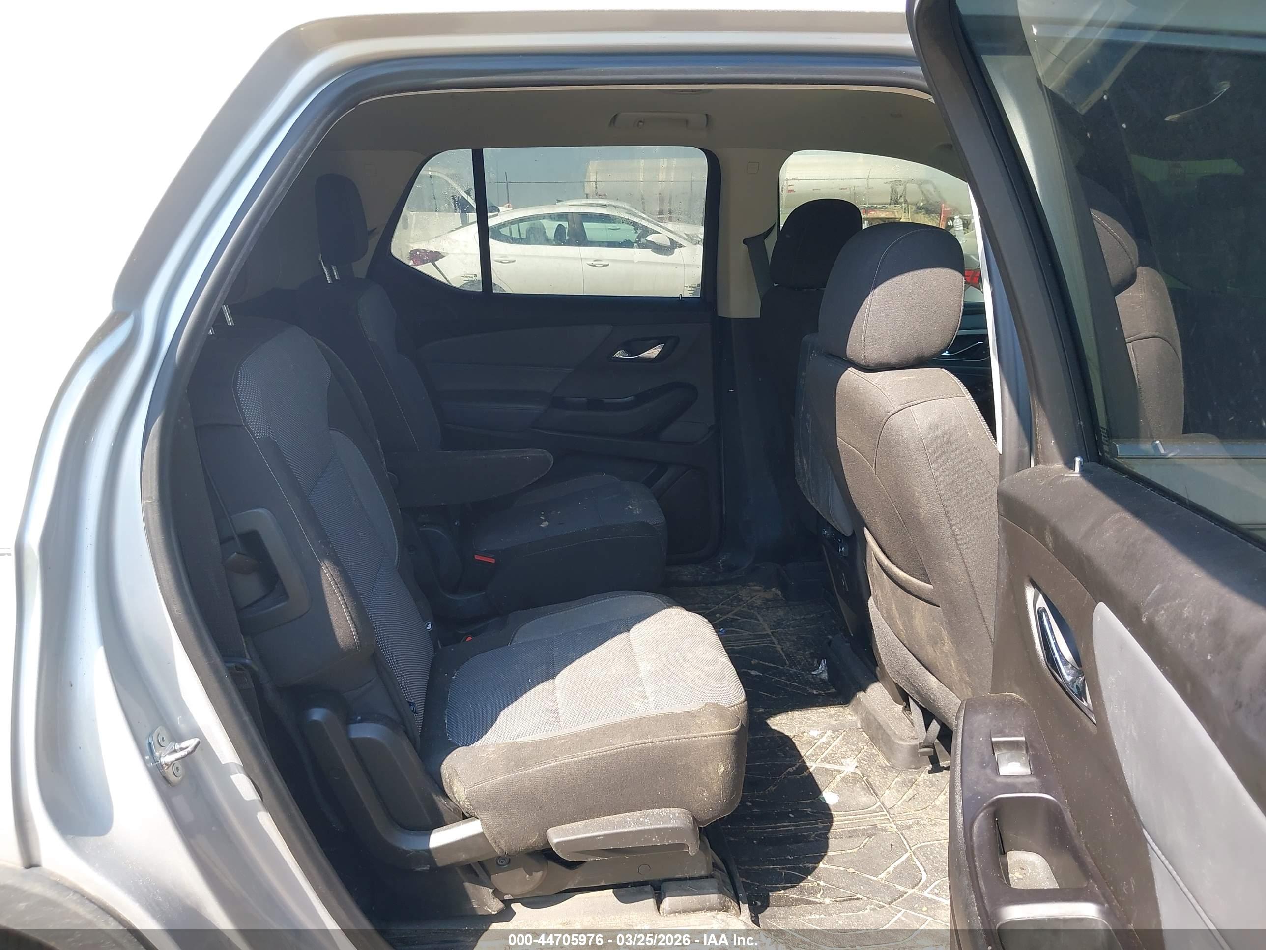 CHEVROLET TRAVERSE image 8