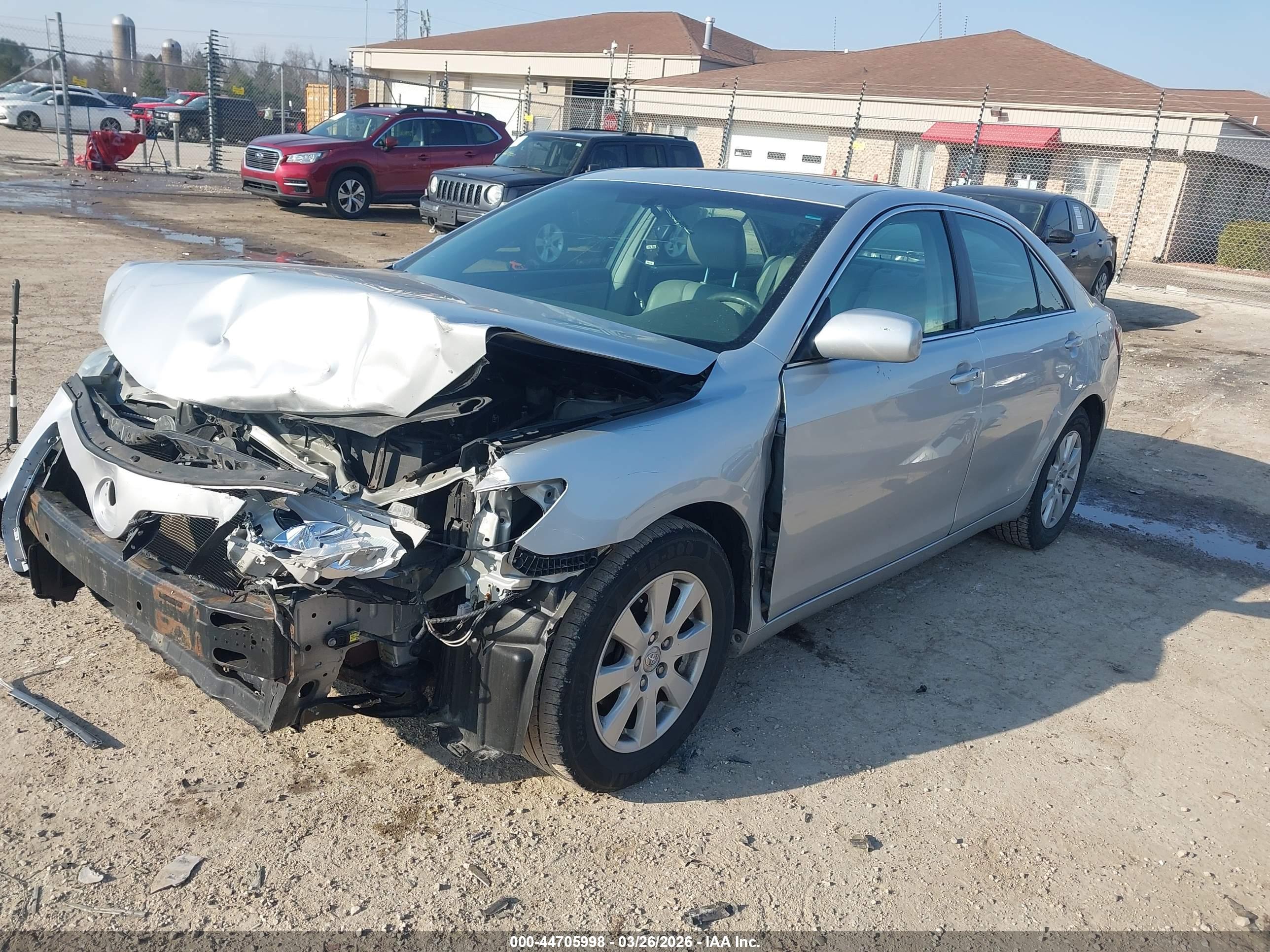 TOYOTA CAMRY image 2