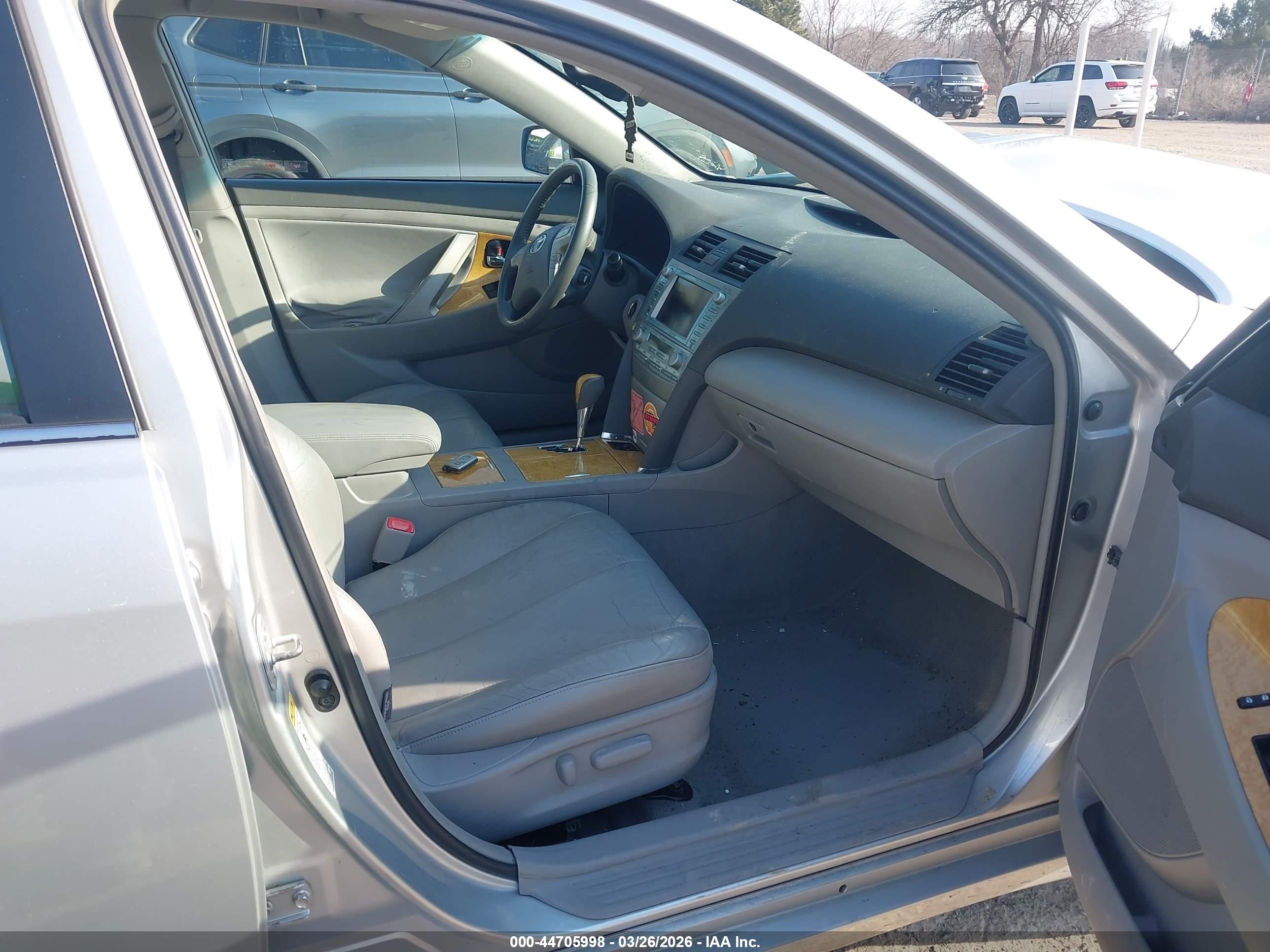 TOYOTA CAMRY image 5
