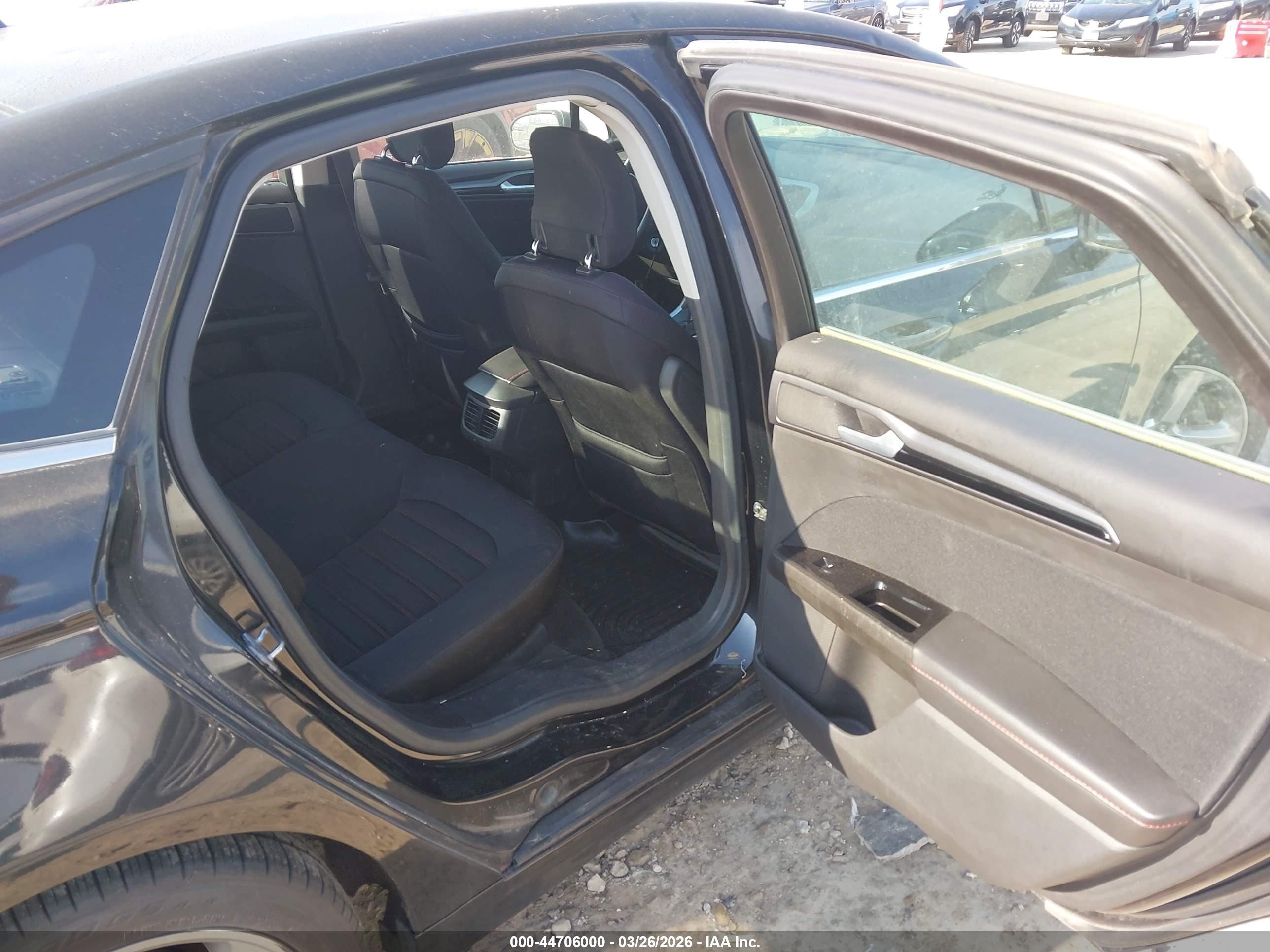FORD FUSION image 8