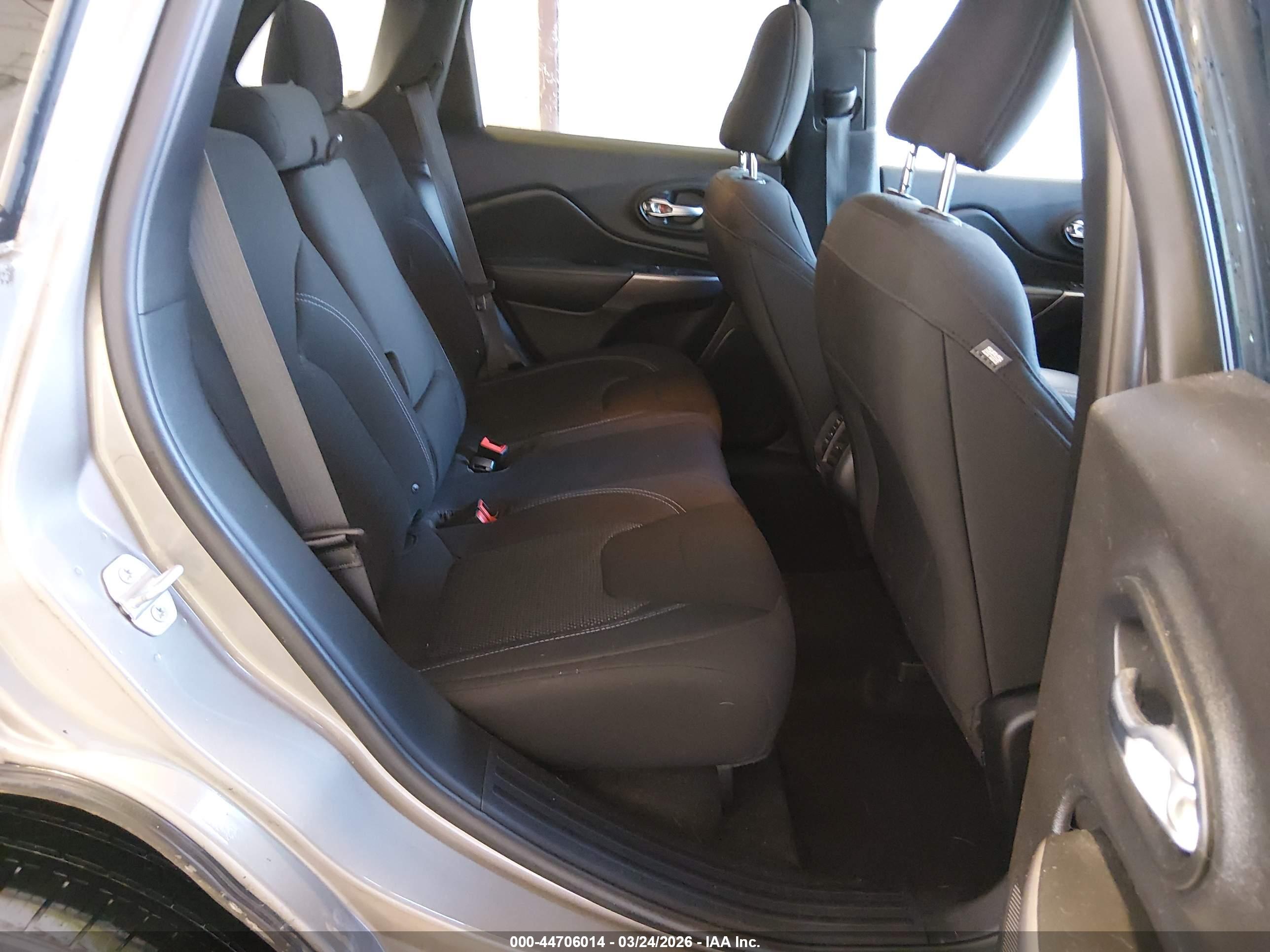 JEEP CHEROKEE image 8
