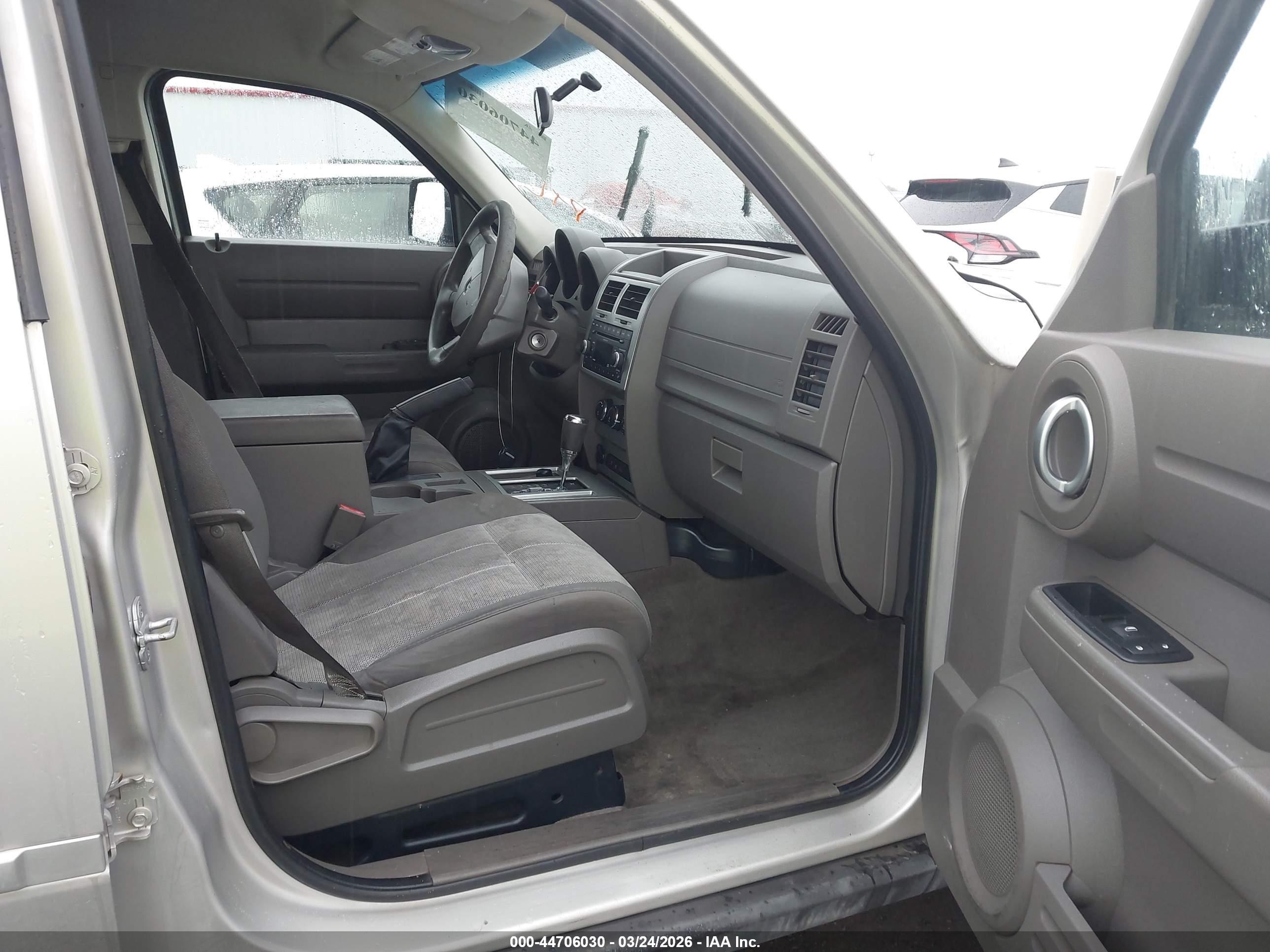 DODGE NITRO image 5