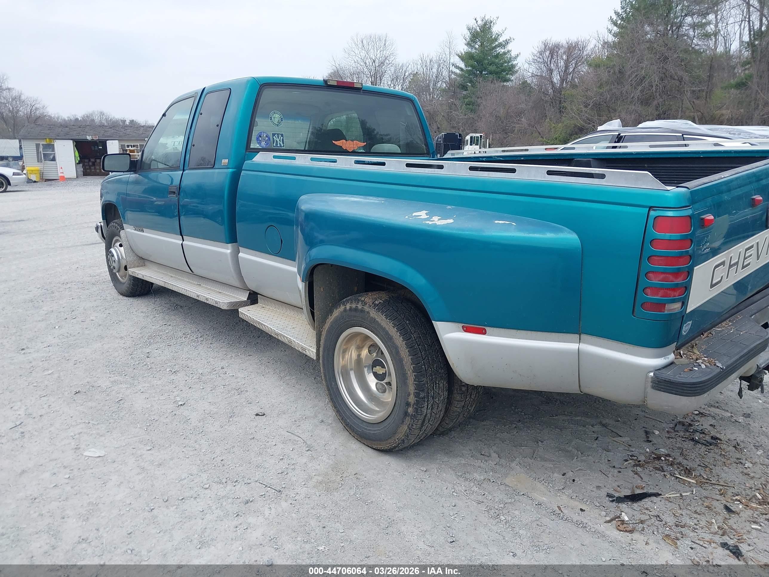 CHEVROLET GMT-400 image 3